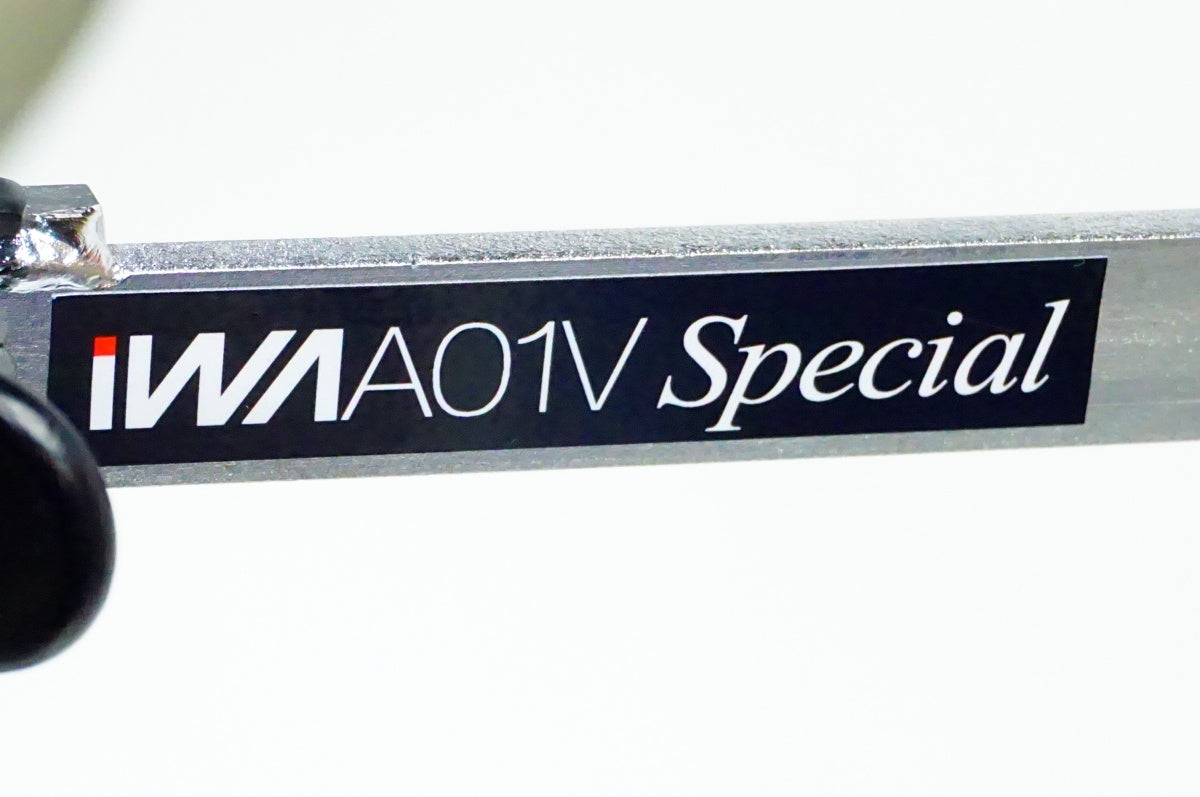 IWA 「イワ」 A01V SPECIAL ディスプレイスタンド / 名古屋大須店