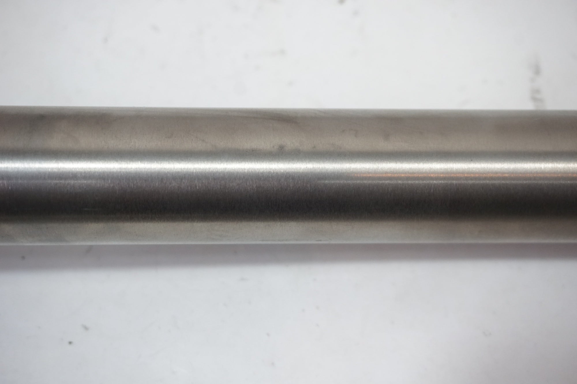 BROMPFICATION 「ブロンフィケーション」 TITANIUM φ31.8 520mm シートポスト / 世田谷店