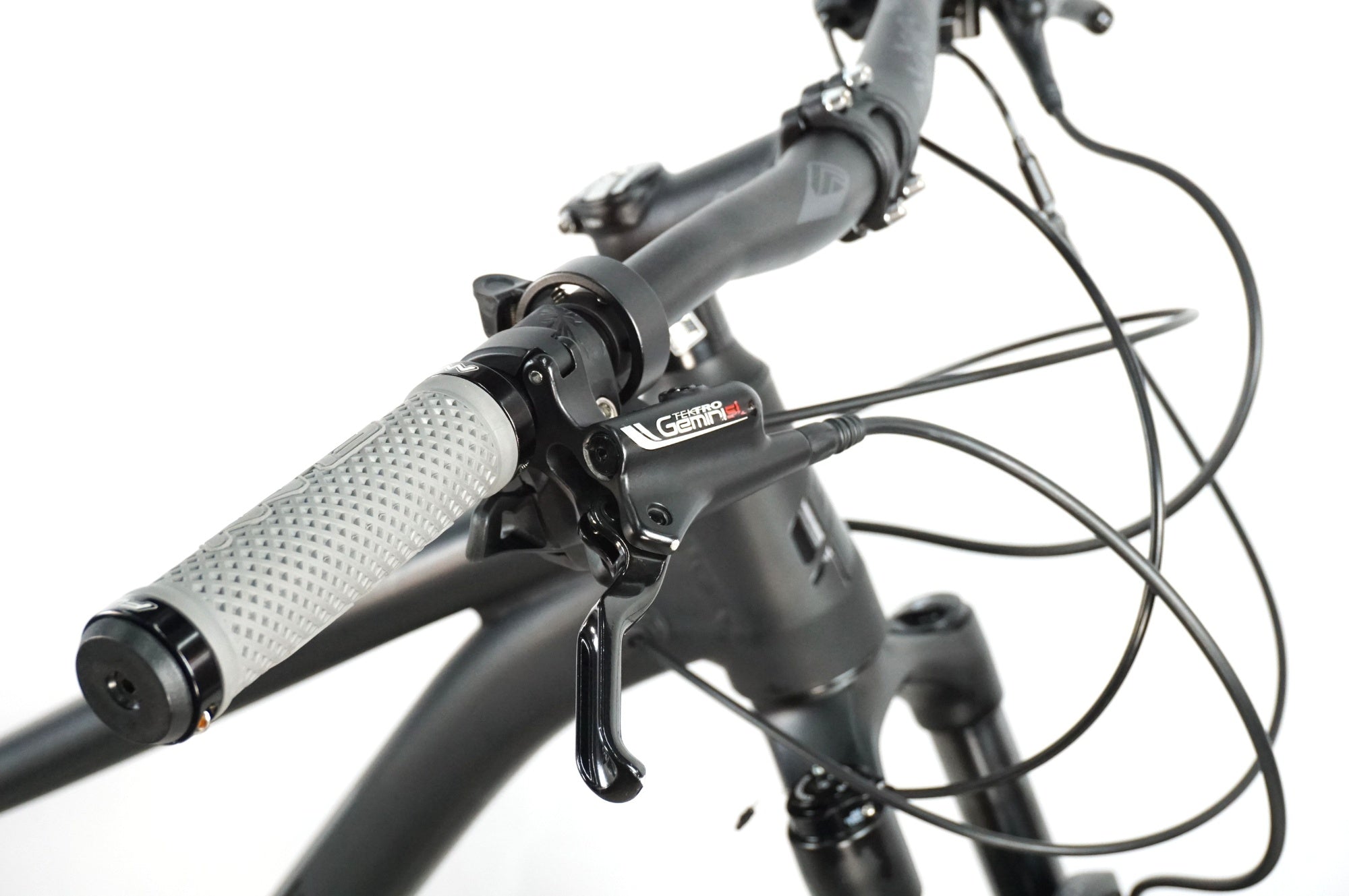 GT 「ジーティー」 AVALANCHE EXPERT 29er 2024年モデル マウンテンバイク / 川越店