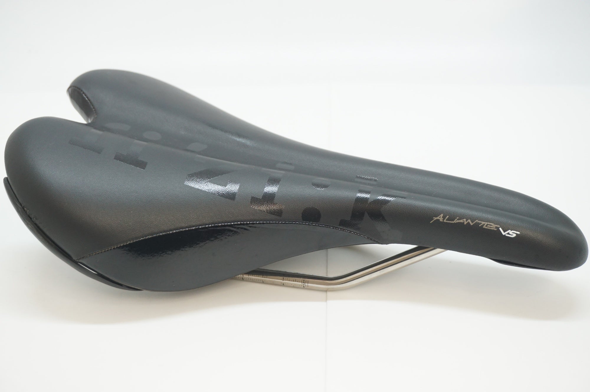 FIZIK 「フィジーク」 ALIANTE VS サドル / 福岡アイランドシティ店