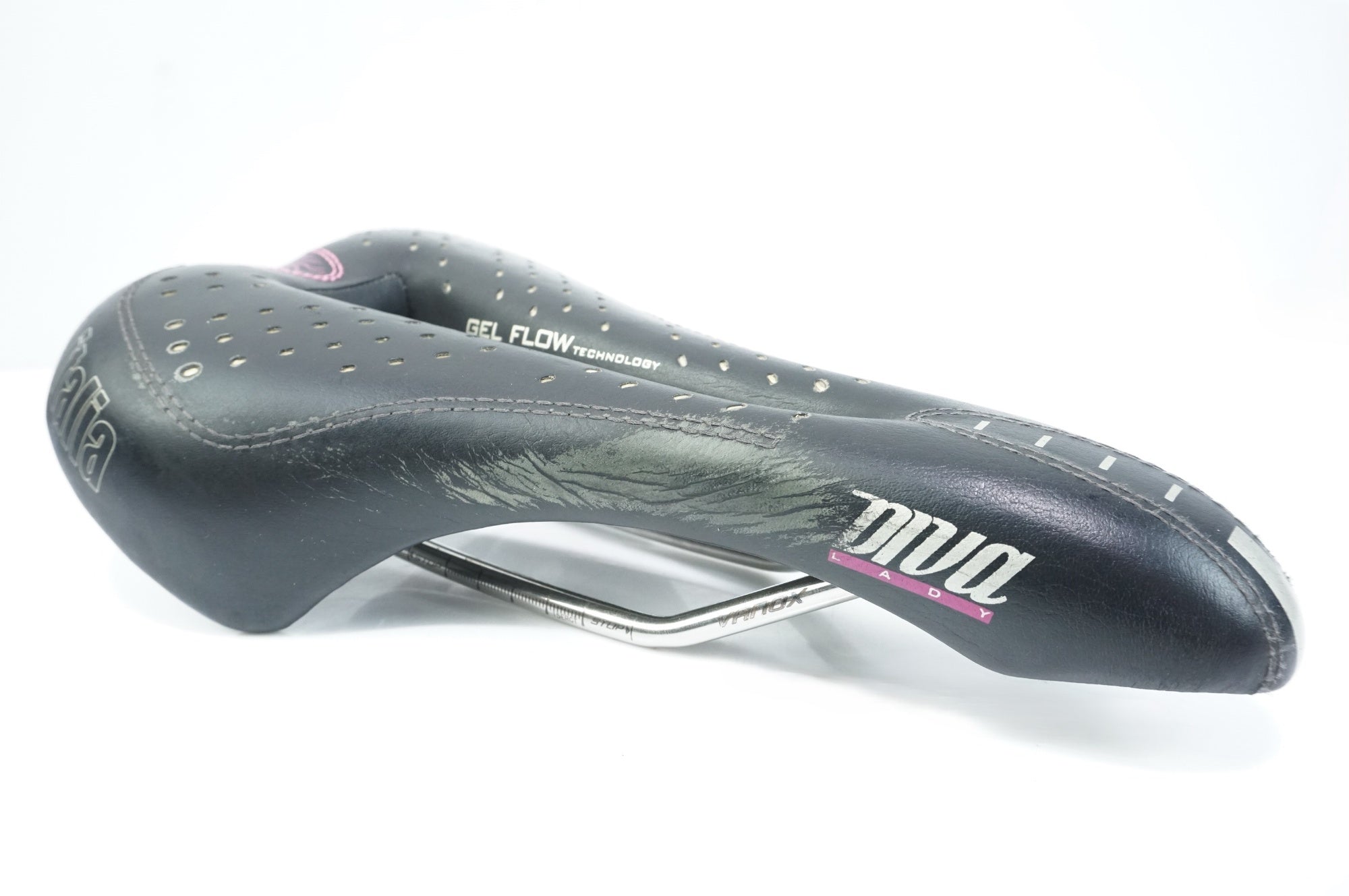 SELLE ITALIA 「セライタリア」 DIVA GEL FLOW サドル / 中目黒店