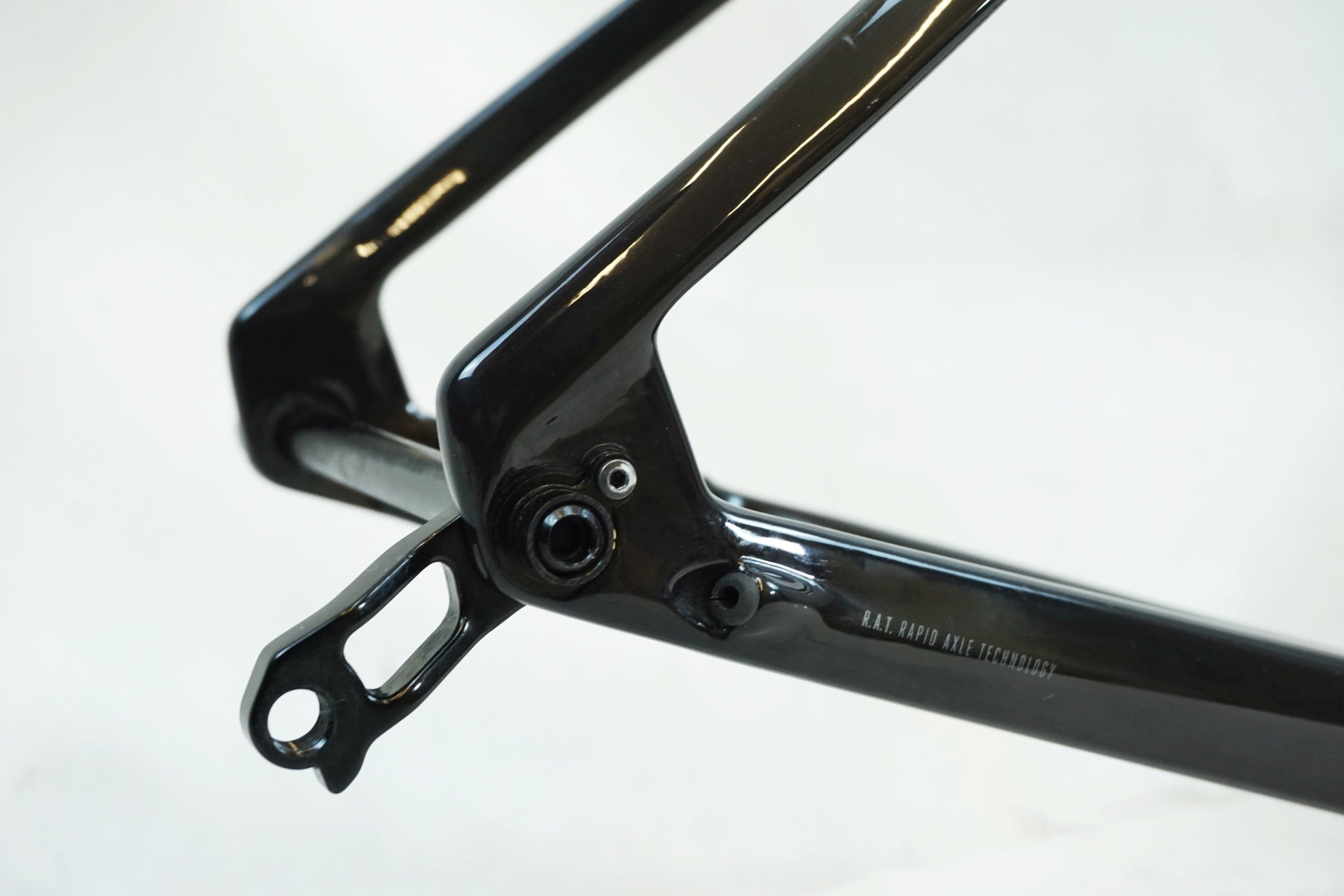 FOCUS 「フォ-カス」 IZALCO MAX DISC 9 2022年モデル フレームセット