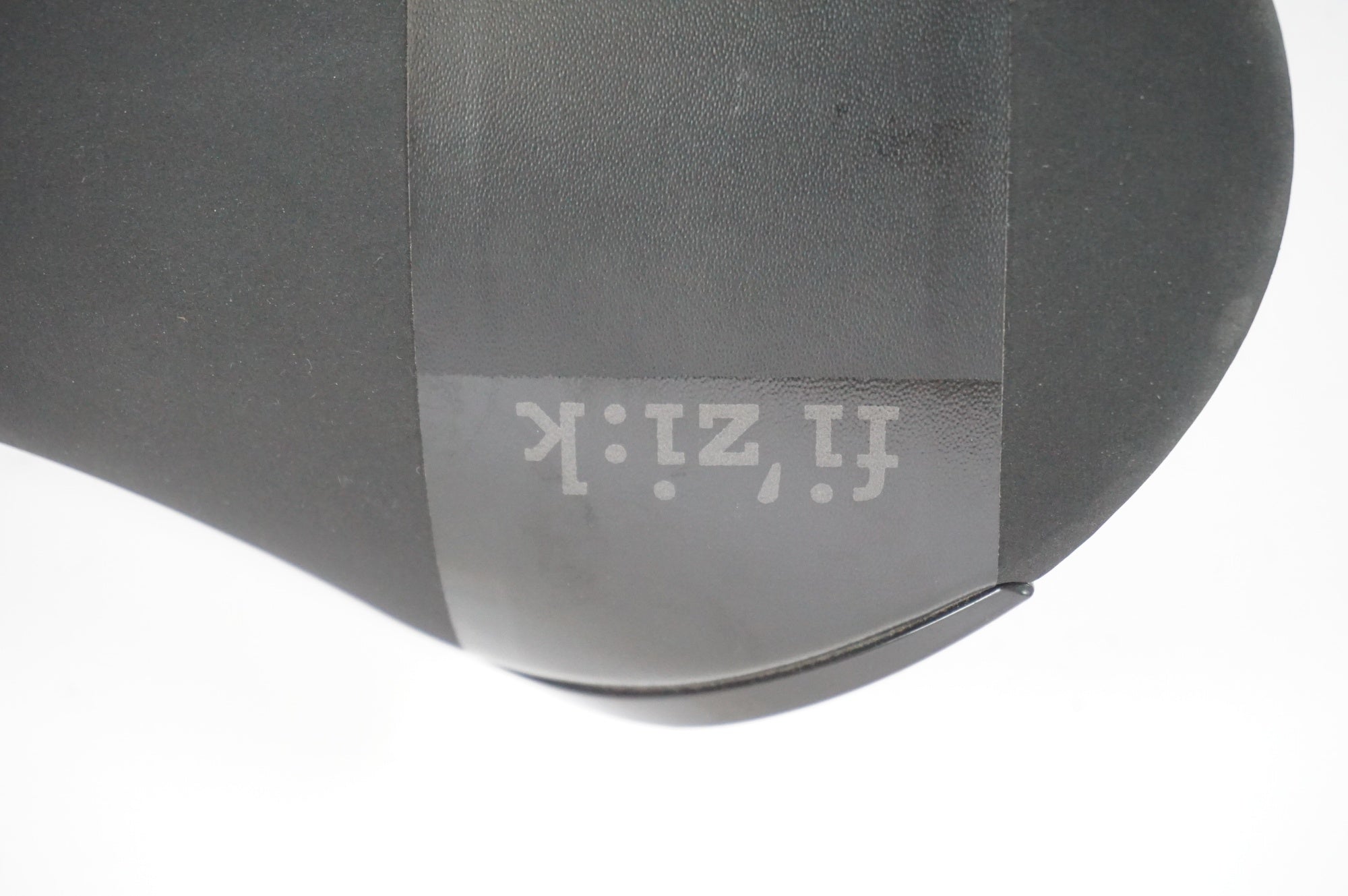 FIZIK 「フィジーク」 ALIANTE R1 REGULAR カーボンレール サドル