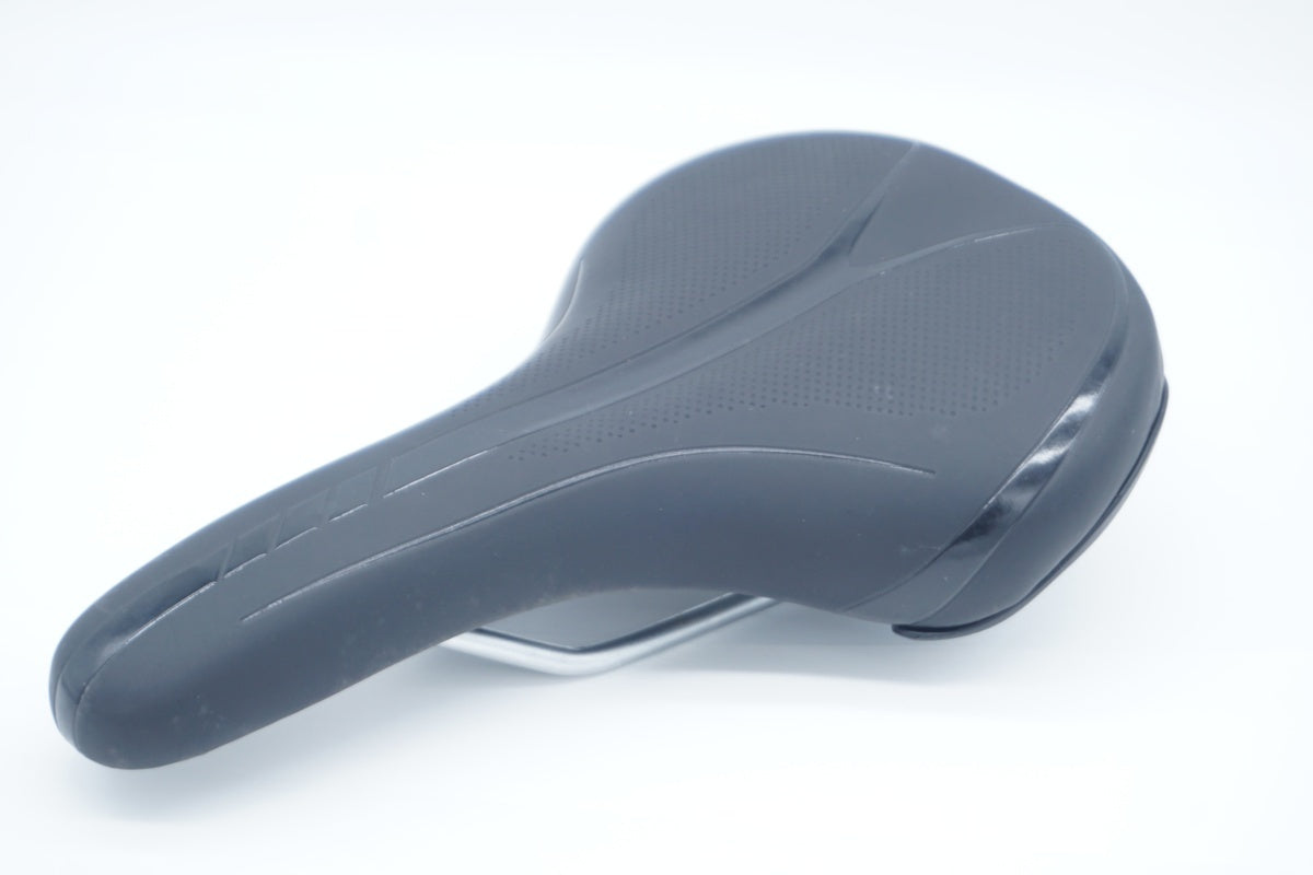 VELO 「ベロ」 サドル / 京都八幡店