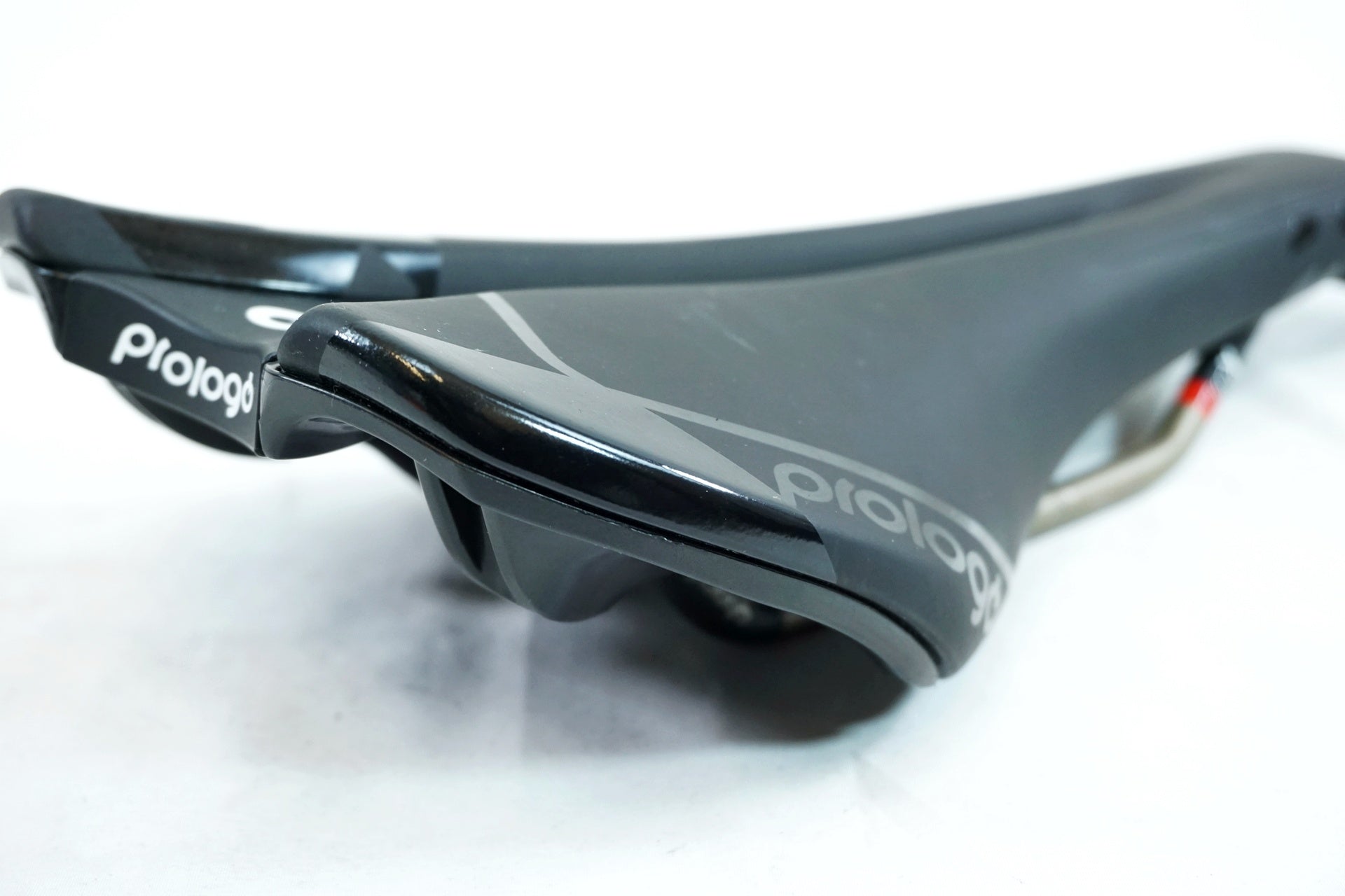 PROLOGO 「プロロゴ」 SCRATCH 2 PAS TIROX サドル / 有明ガーデン店