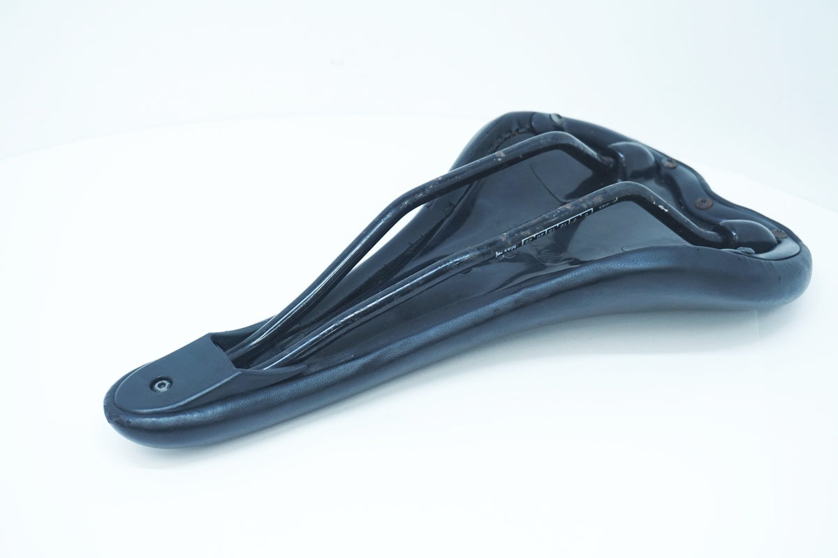 VELO 「ベロ」 サドル / 大阪美原北インター店