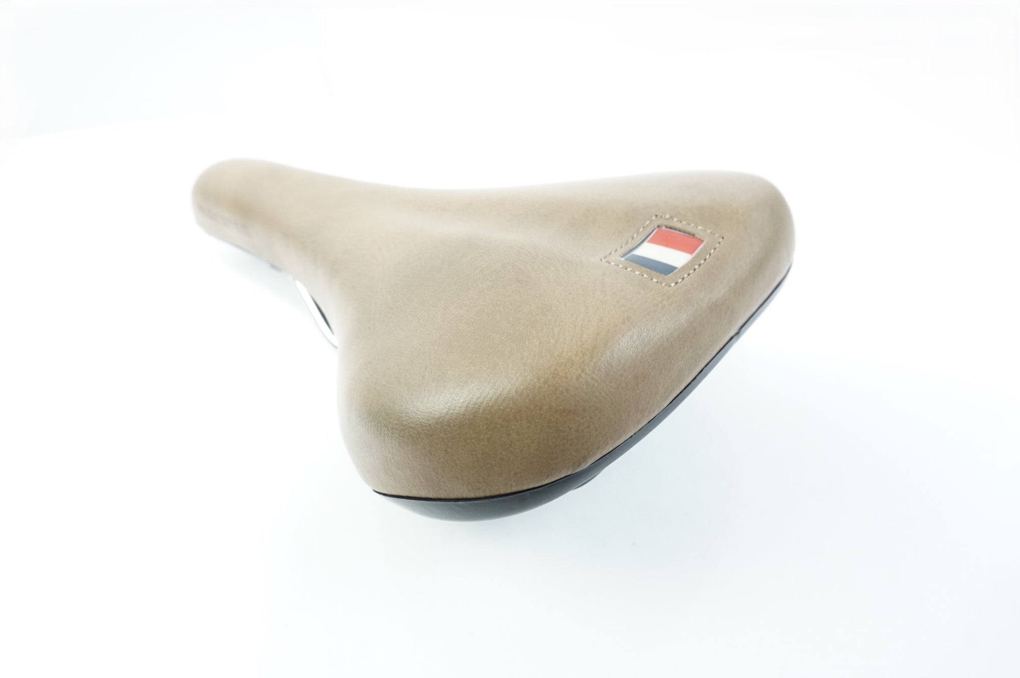 AIFEIT 「アイフェイト」 MACARON サドル / 中目黒店