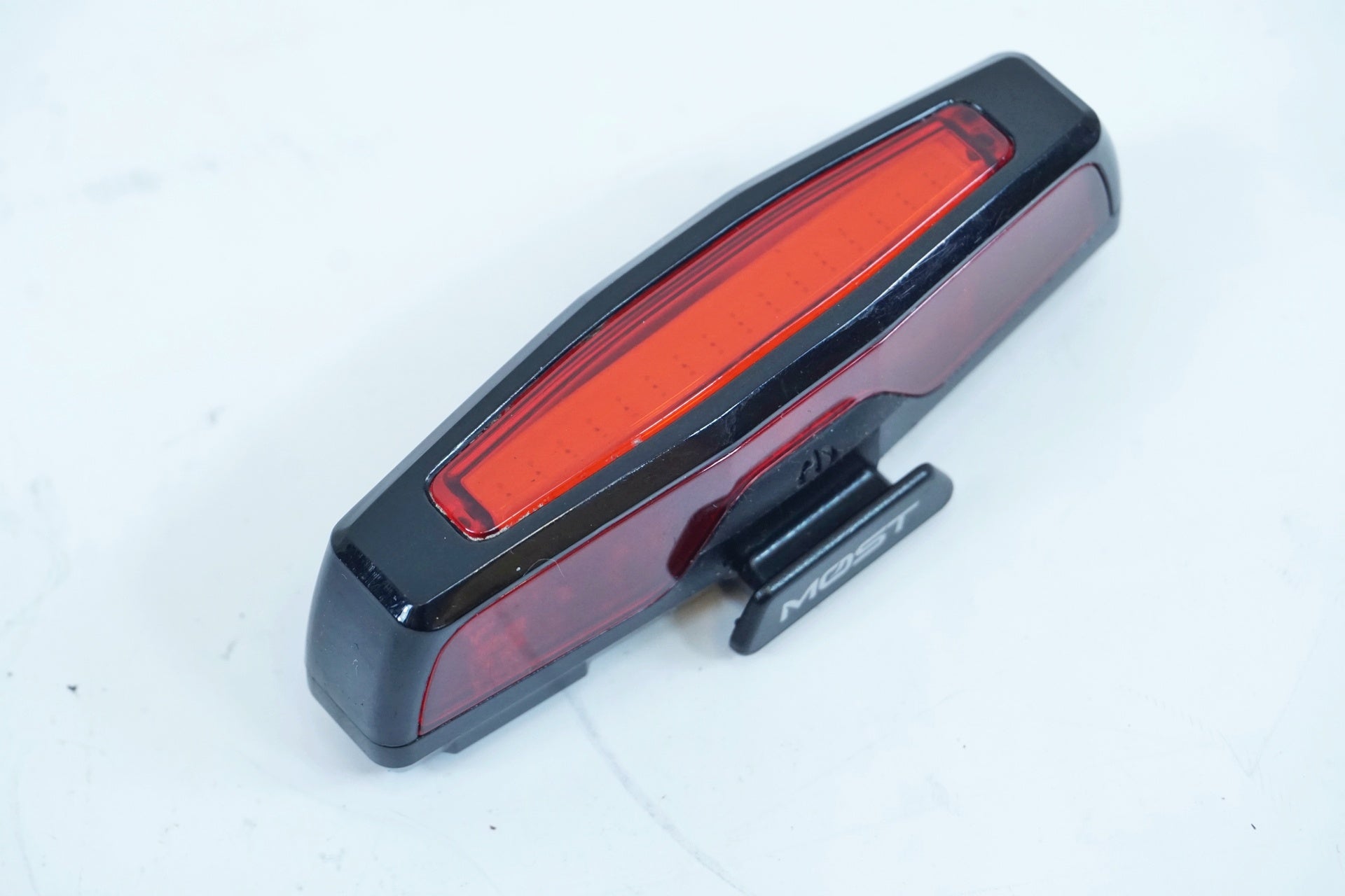 MOST 「モスト」 レッドエッジ リアライト / 有明ガーデン店