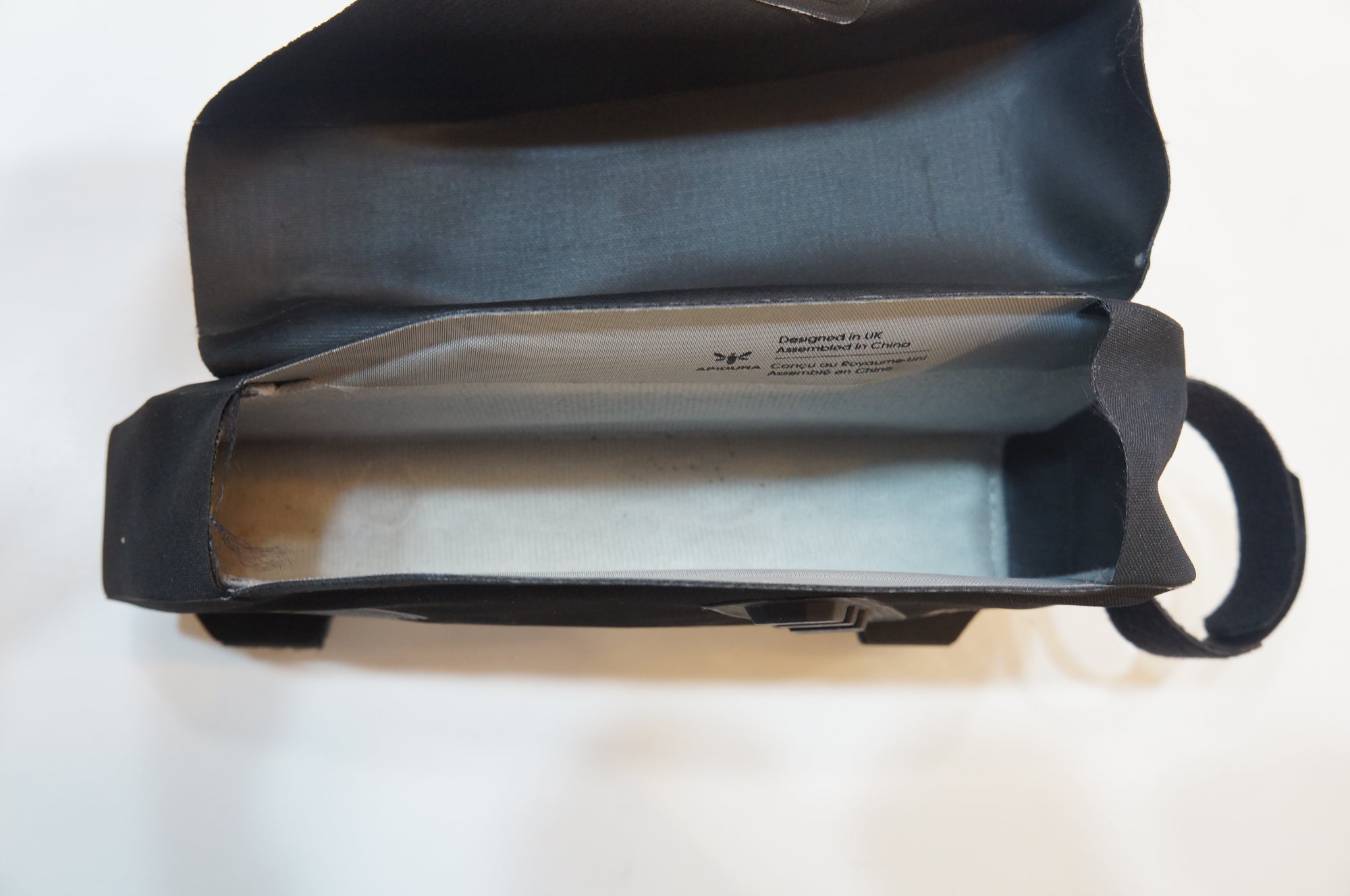 APIDURA 「アピデュラ」 RACING TOP TUBE PACK トップチューブバッグ / バイチャリ浦和ベース