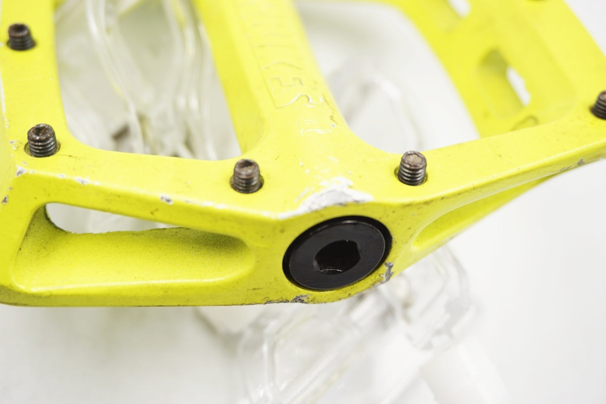 DMR 「ディーエムアール」 BIKES V8 ペダル / 奈良店