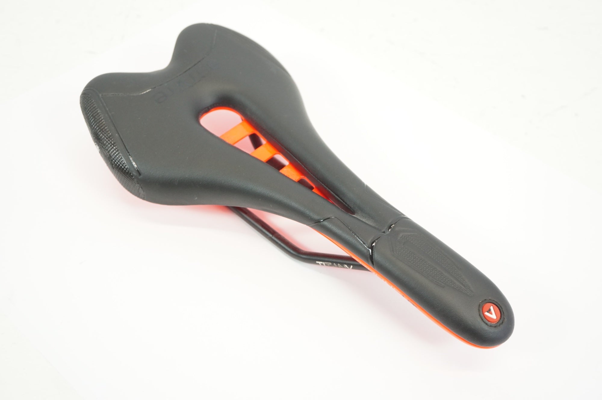 ASTVTE 「アスチュート」 SKYLINE VT サドル / 宇都宮店