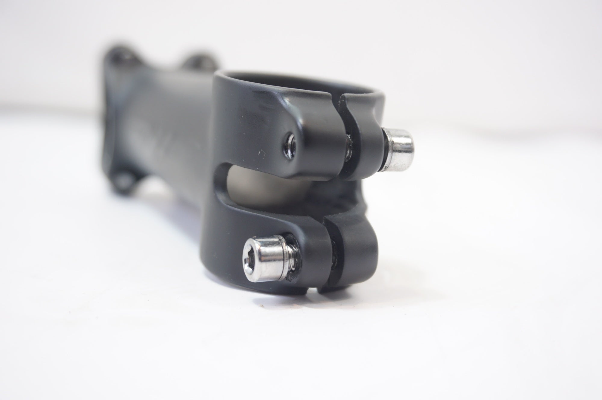 TNI 「ティーエヌアイ」 EMBOSS φ31.8 110mm ステム / バイチャリ世田谷店