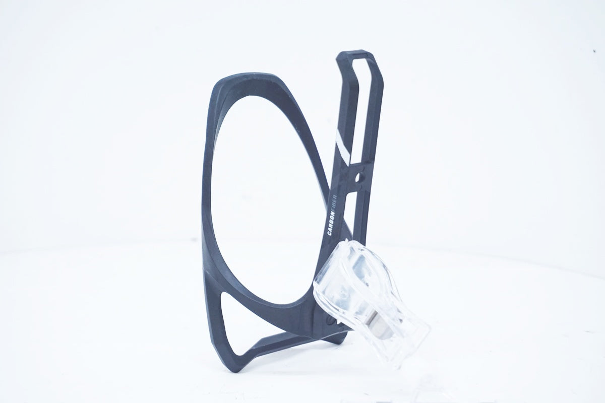 ADEPT 「アデプト」 CARBON FIBER ボトルケージ / 大阪美原北インター店