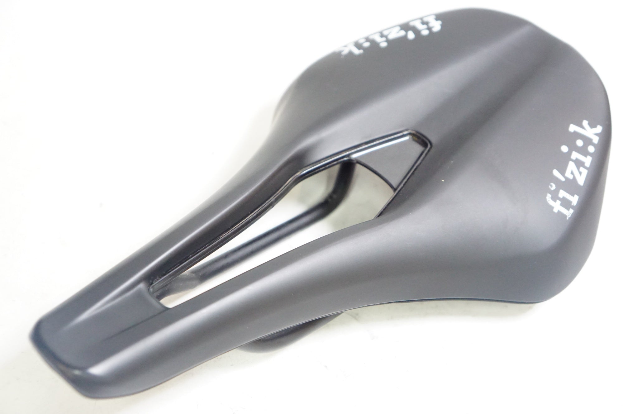 FIZIK 「フィジーク」 TEMPO ARGO R5 サドル / 熊谷本店