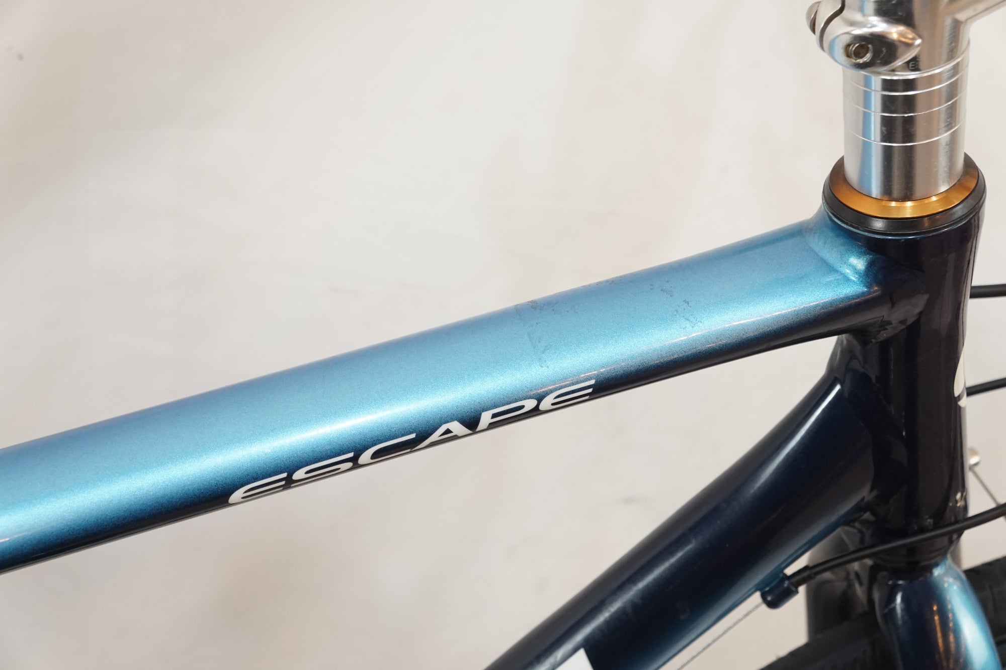 GIANT 「ジャイアント」 ESCAPE R3 2015年モデル クロスバイク / バイチャリ浦和ベース