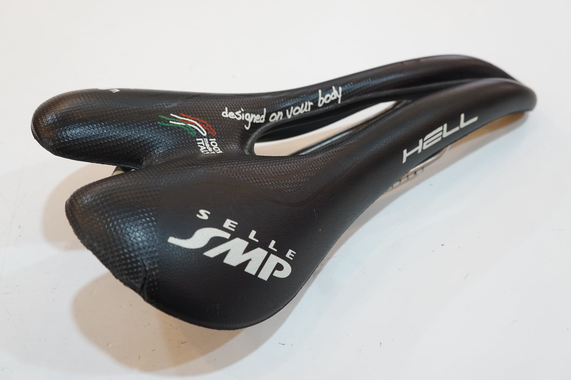SELLE SMP 「セラ エスエムピー」 HELL サドル / バイチャリ浦和ベース