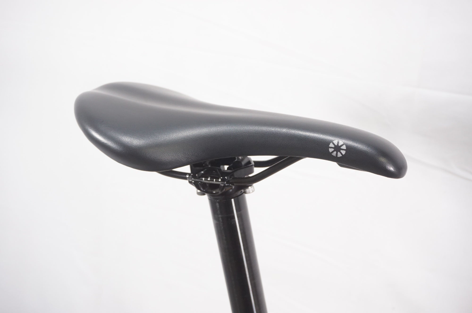 DAHON 「ダホン」 VISC EVO 2023年モデル 20インチ 折りたたみ自転車 / AKIBA店