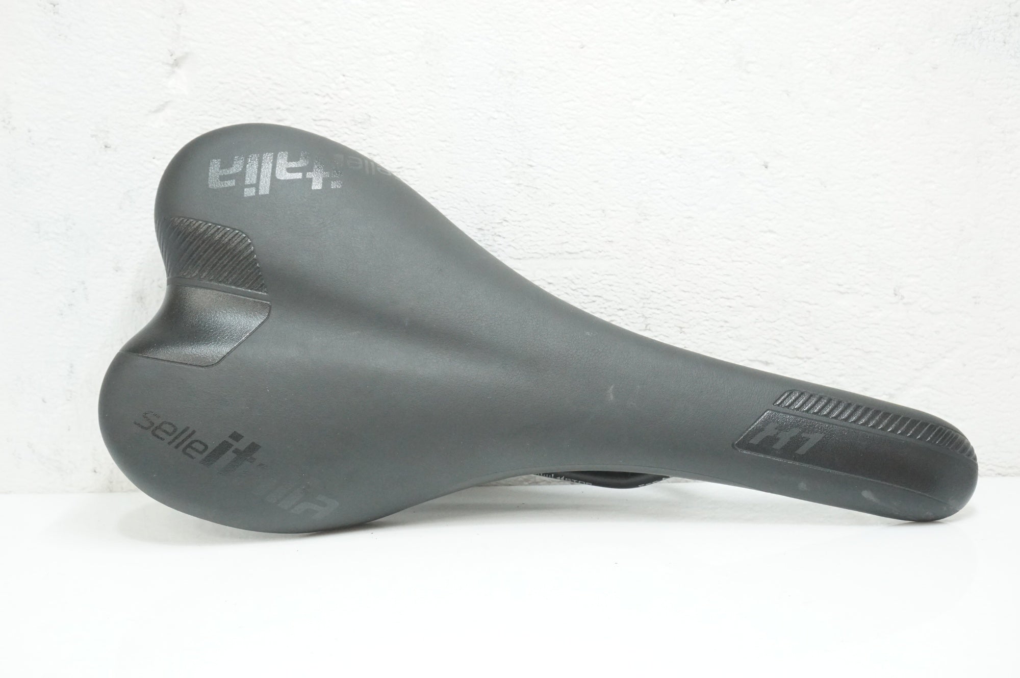 SELLE ITALIA 「セライタリア」 H1 295g サドル / 大宮店