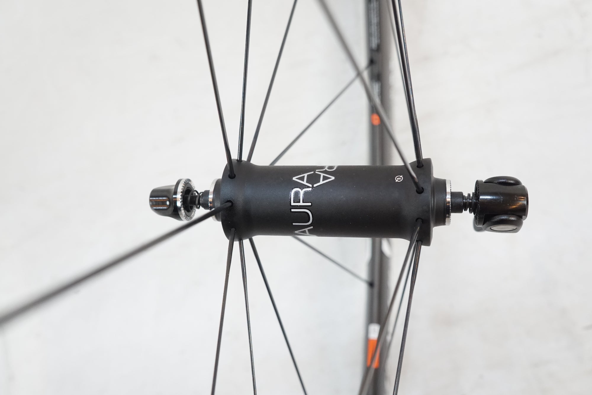 BONTRAGER 「ボントレガー」 AURA5 シマノ11速 ホイールセット / バイチャリ浦和ベース
