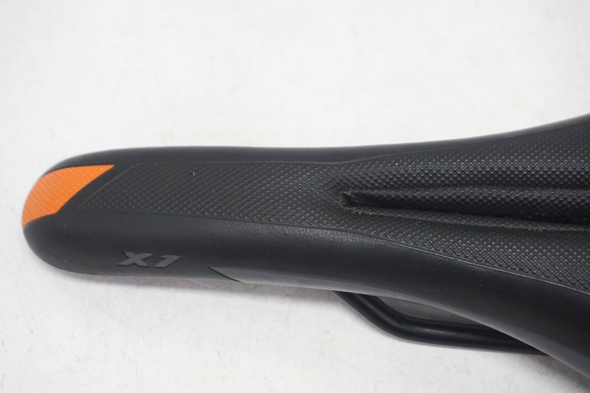 セライタリア製 サドル Amazon | SELLA ITALIA(セライタリア) FLITE KIT CARBON C/K BLK