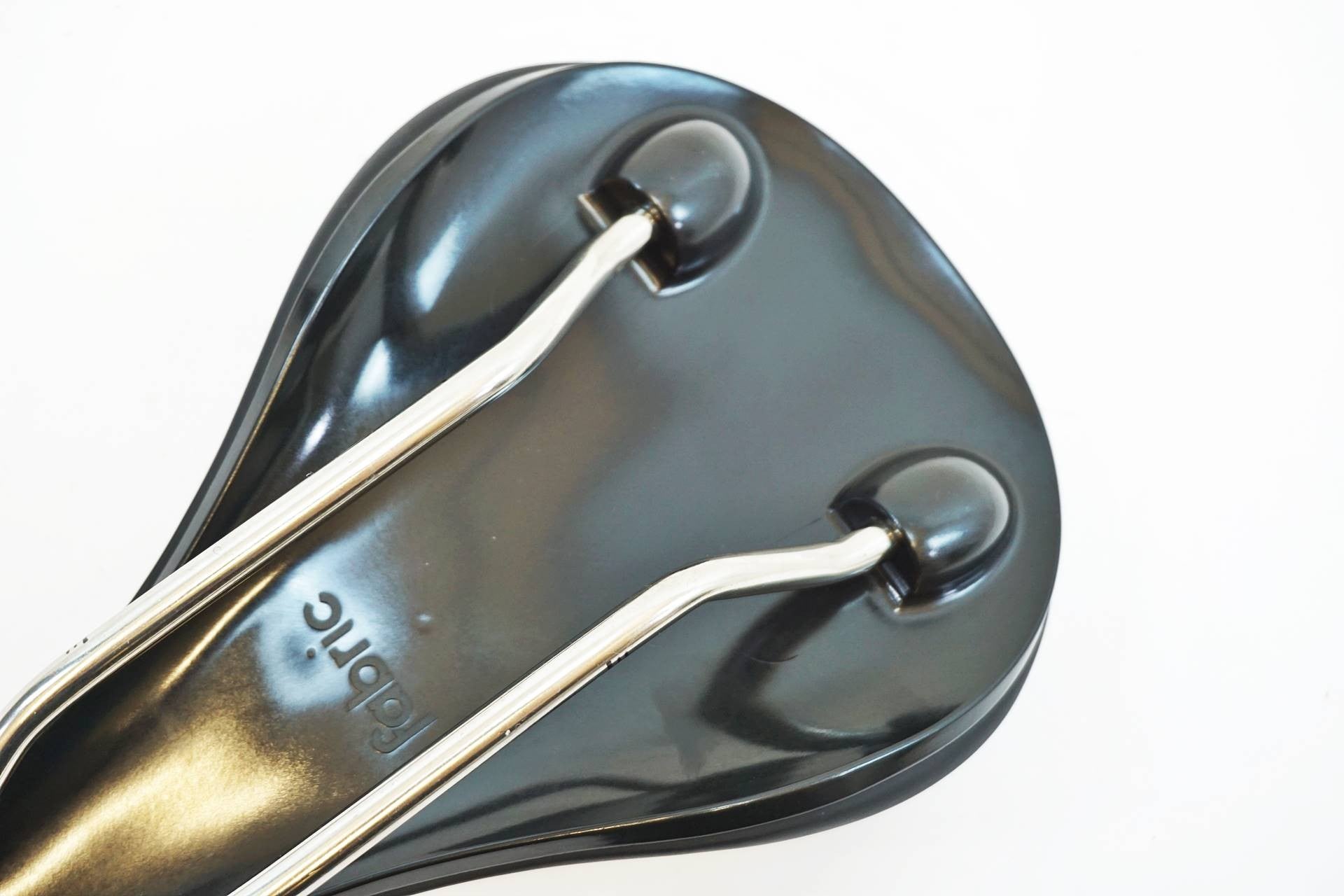 FABRIC 「ファブリック」 SCOOP RACE SHALLOW サドル / 有明ガーデン店