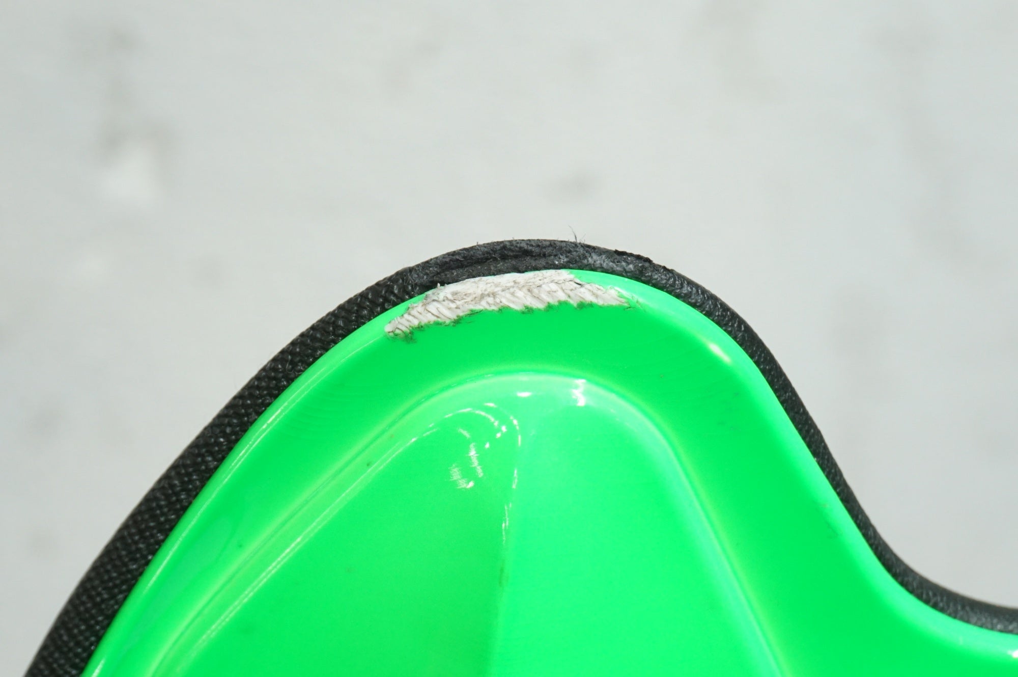 ASTUTE 「アスチュート」 SKYLINE サドル / 大宮店