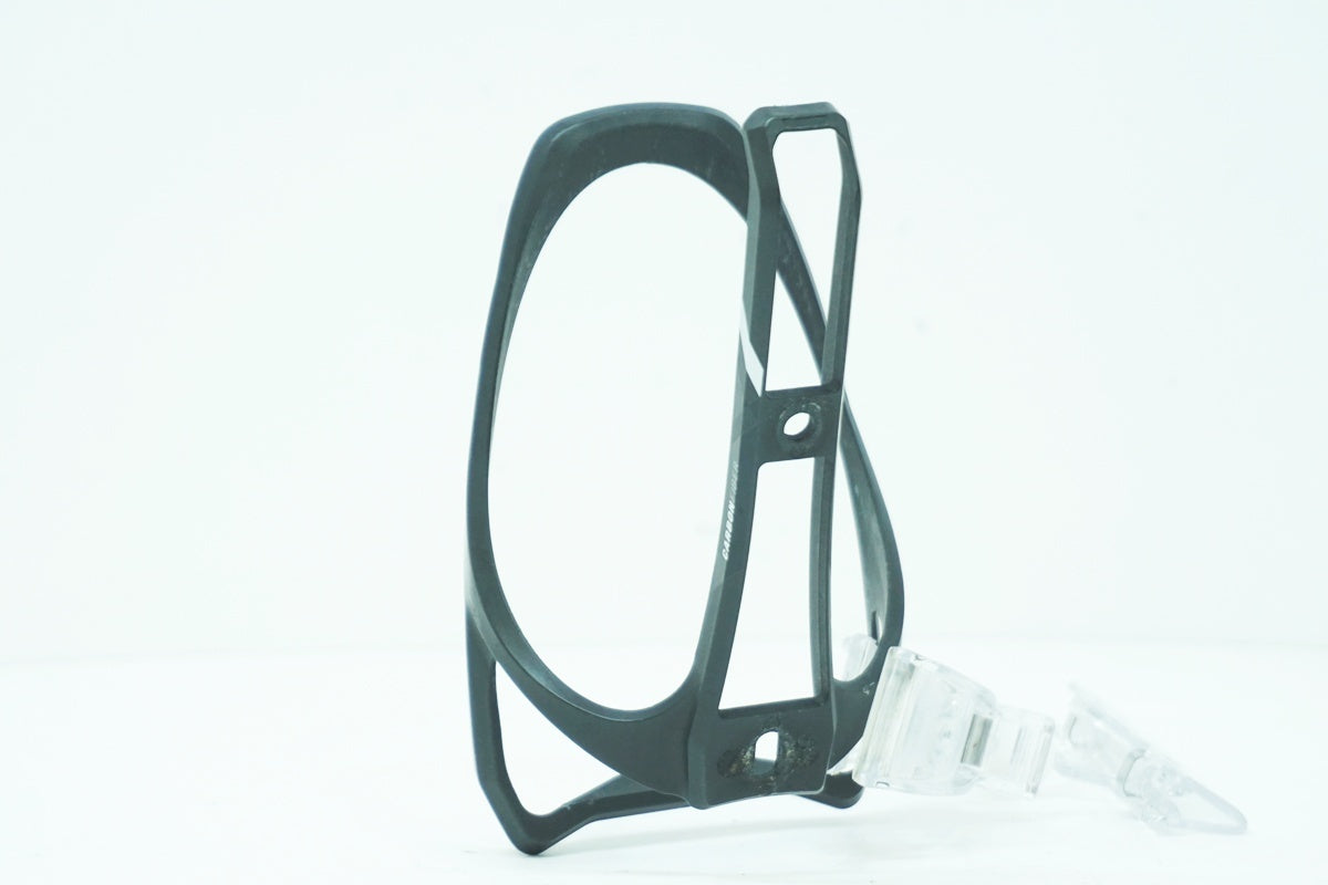 ADEPT 「アデプト」 CARBON FIBER ボトルケージ / 大阪美原北インター店