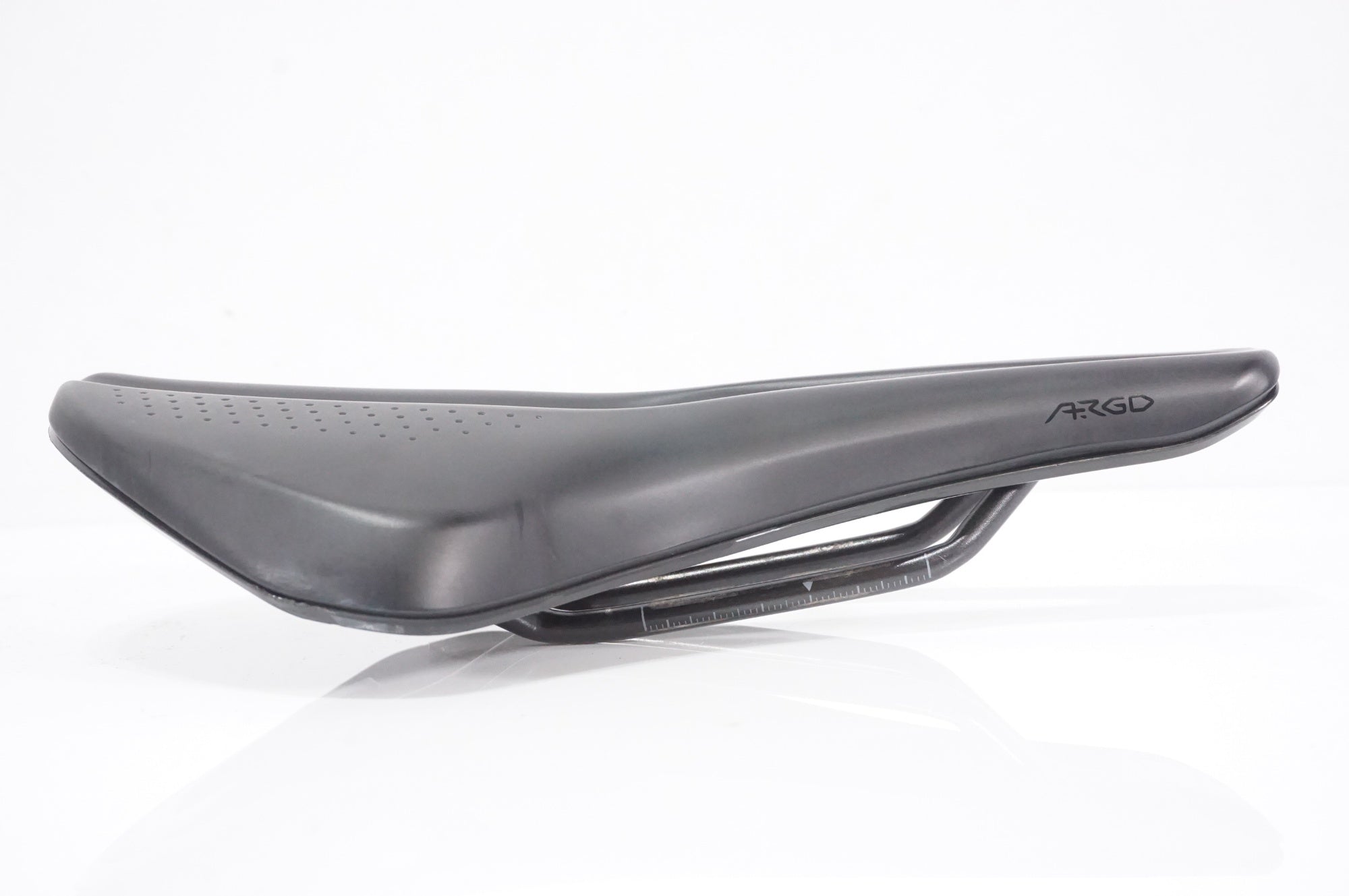 FIZIK 「フィジーク」 TEMPO ARGO R3 サドル / AKIBA店