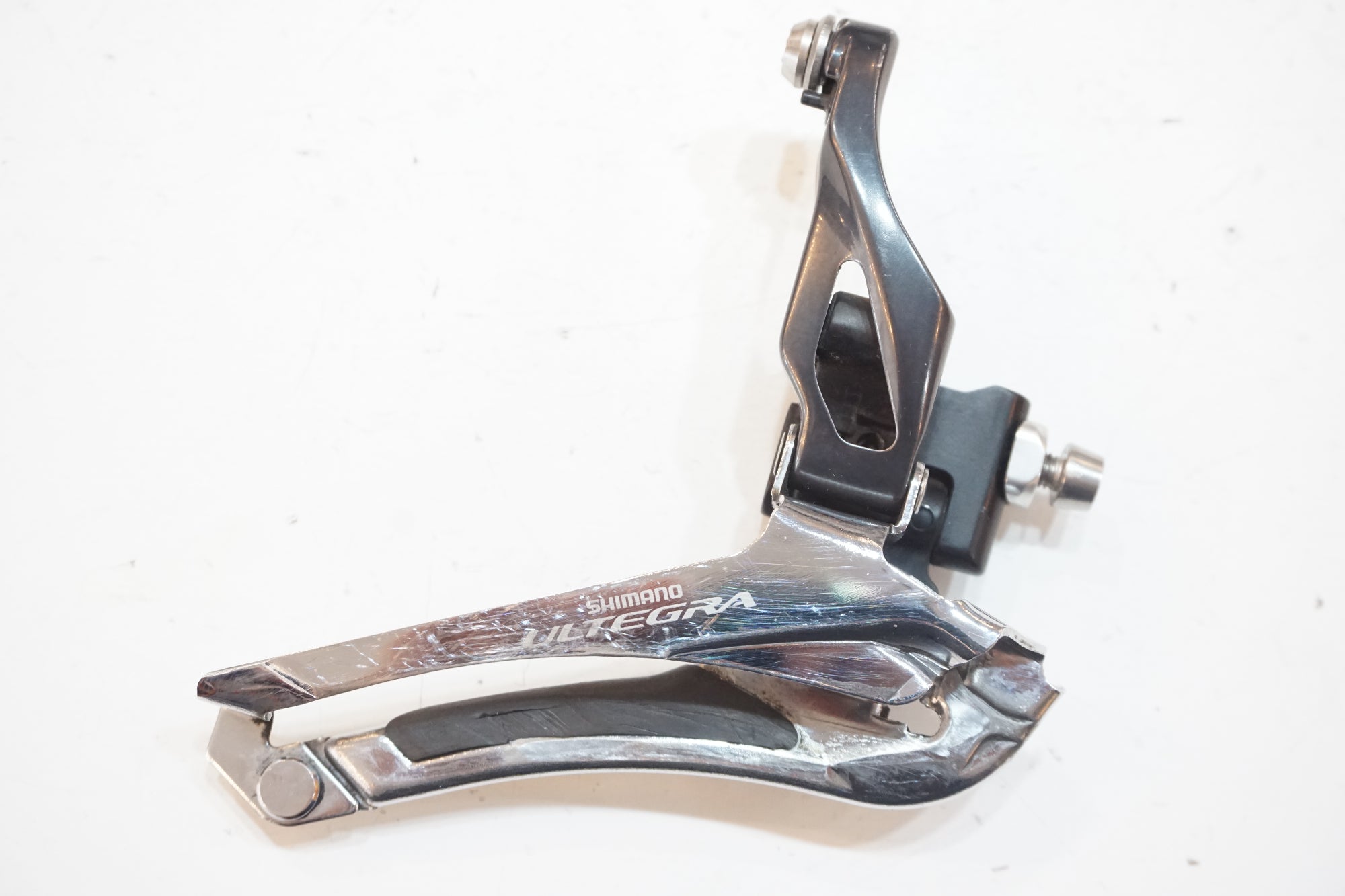 SHIMANO 「シマノ」 ULTEGRA FD-6800 フロントディレイラー / バイチャリ浦和ベース