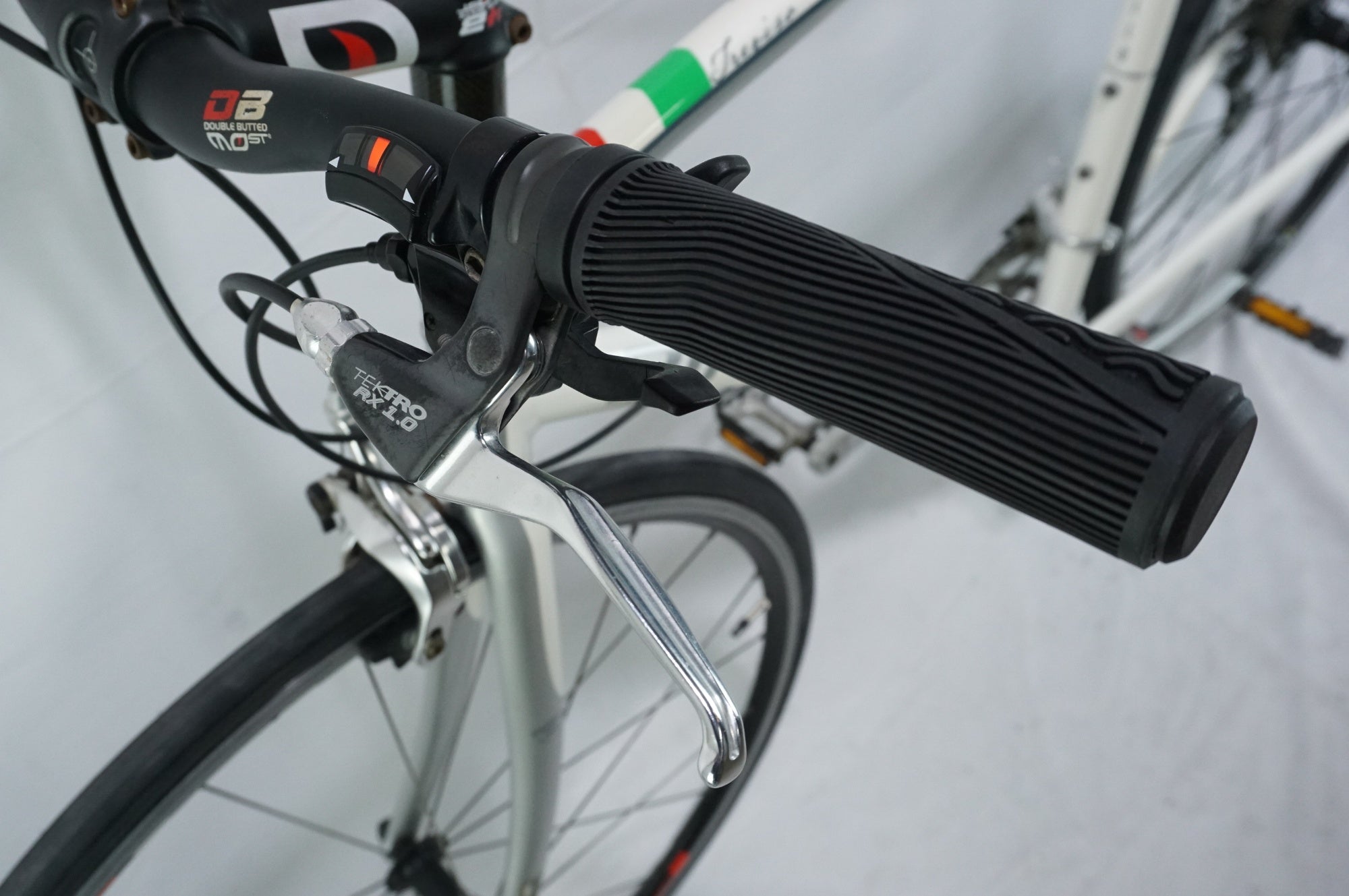 PINARELLO 「ピナレロ」 TREVISO 2011年モデル フラットバーロード / 中目黒店