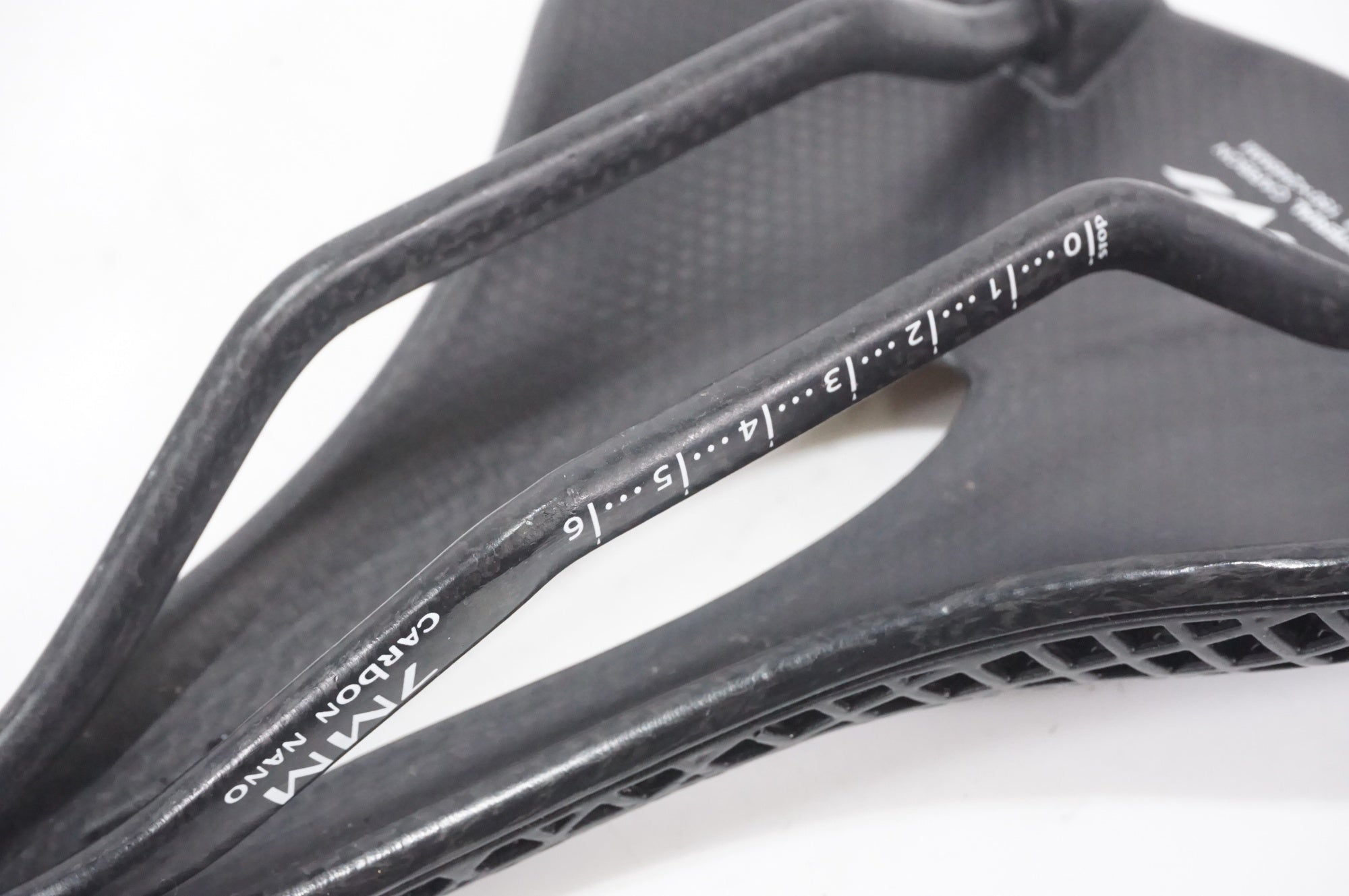 TNI 「ティーエヌアイ」 3D PRINTING 2 カーボンレールサドル / AKIBA店