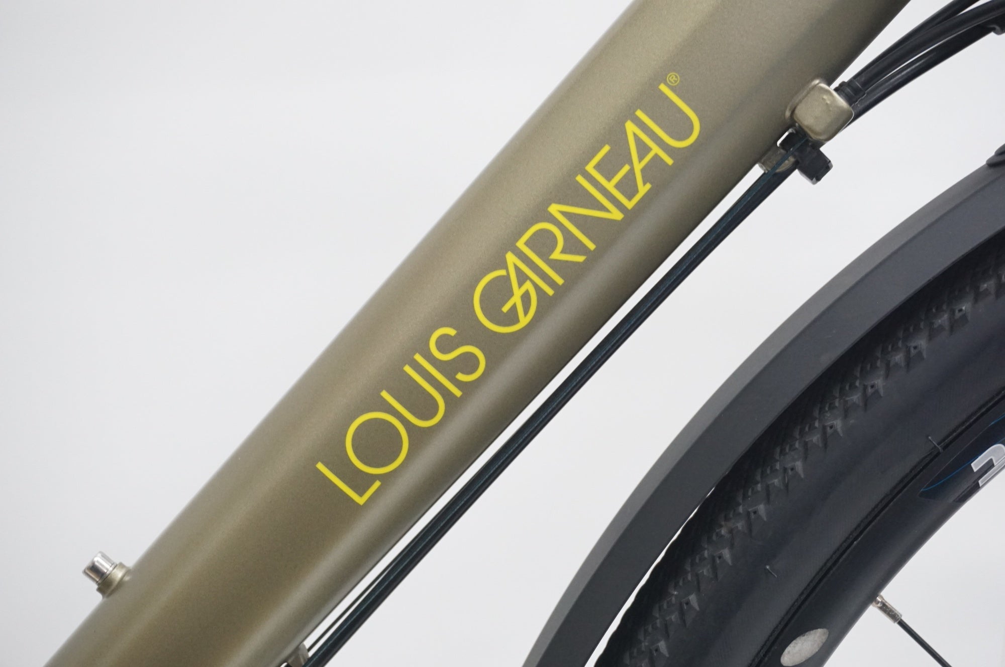 LOUIS GARNEAU ロードバイク 700C 前輪タイヤ新品交換済み LOUIS GARNEAU 「ルイガノ」 MULTIWAY 700 2024年モデル ロードバイク