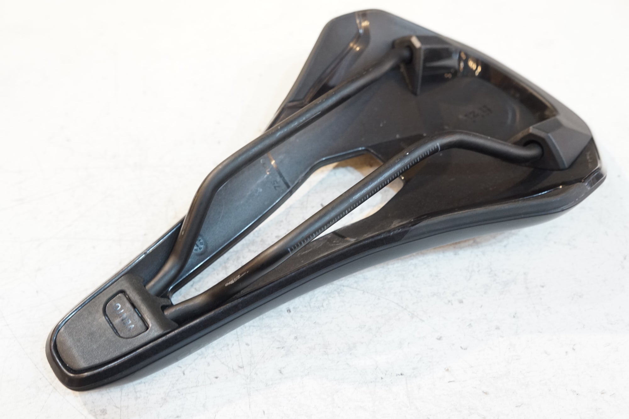 FIZIK 「フィジーク」 VENTO ARGO R5 サドル / バイチャリ浦和ベース