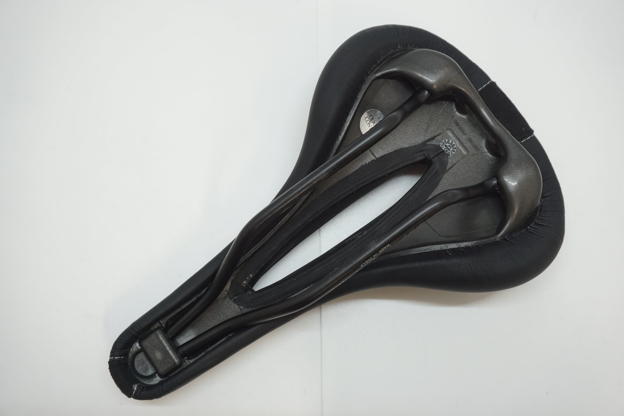 SELLE ITALIA 「セライタリア」 LADY SMALL GEL FLOW サドル / 福岡店