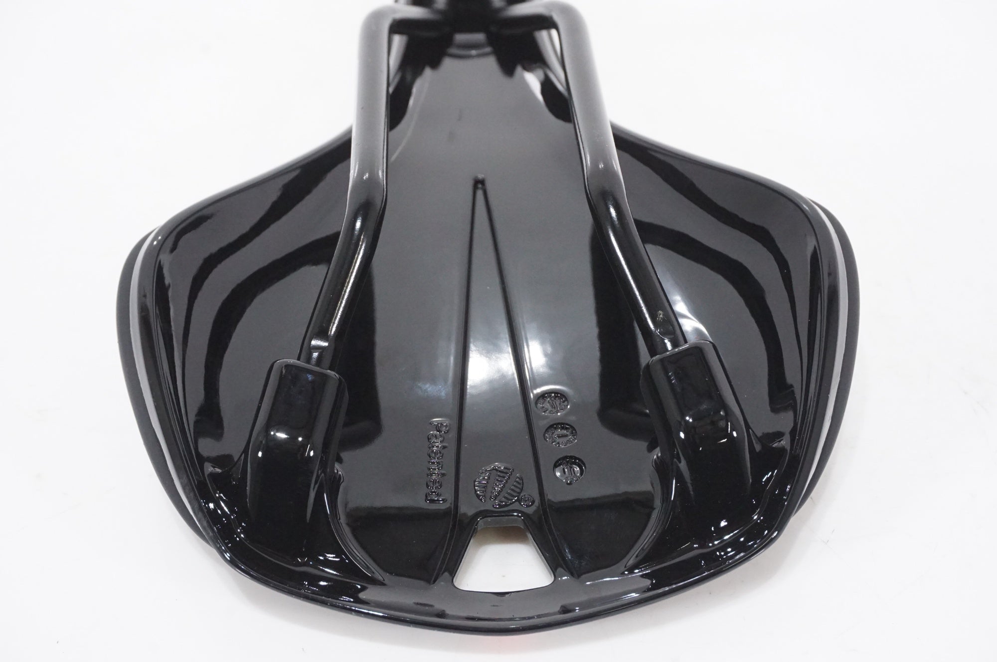 P&P COMPONENTS 「ピーアンドピーコンポーネンツ」 ZELOS サドル / AKIBA店