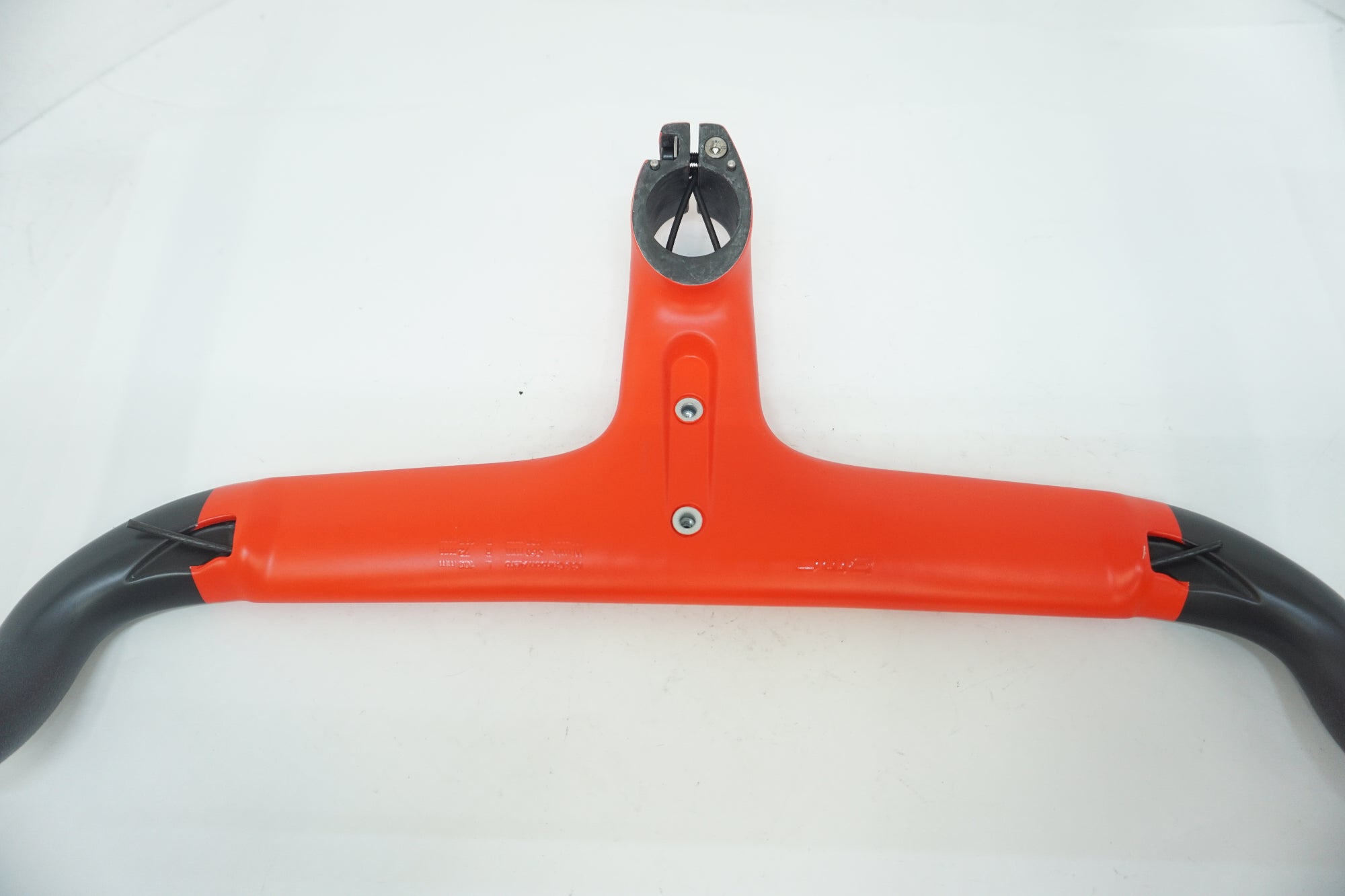 BMC 「ビーエムシー」 ICS CARBON AERO 360mm コックピットシステム ハンドル / 大阪美原北インター店