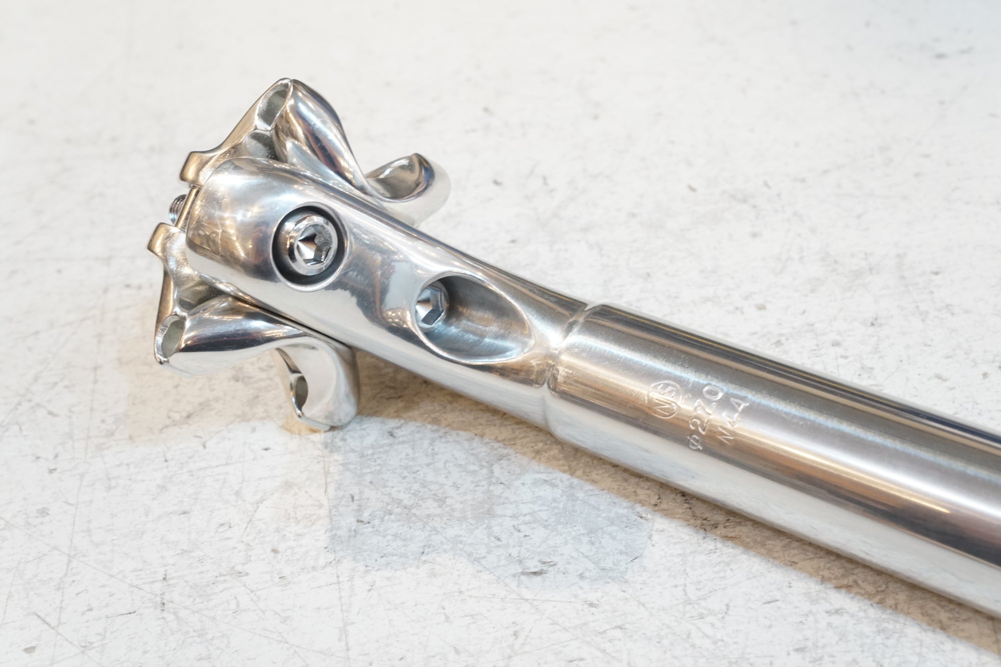 NITTO 「ニットー」 NJS SP72-W44 NJS φ27.0 210mm シートポスト