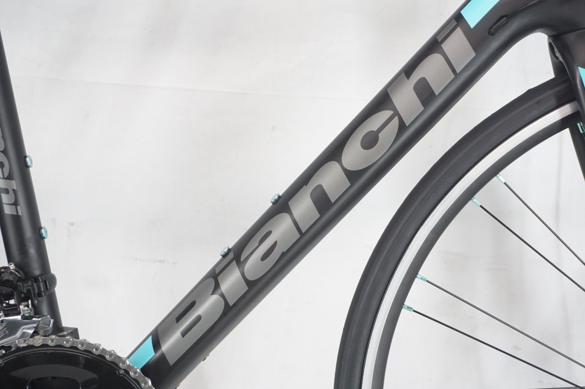 【中古美品】BIANCHI ビアンキ INTENSO 2018 カーボンロード BIANCHI 「ビアンキ」 INTENSO 105 2018年モデル ロードバイク / 阪急