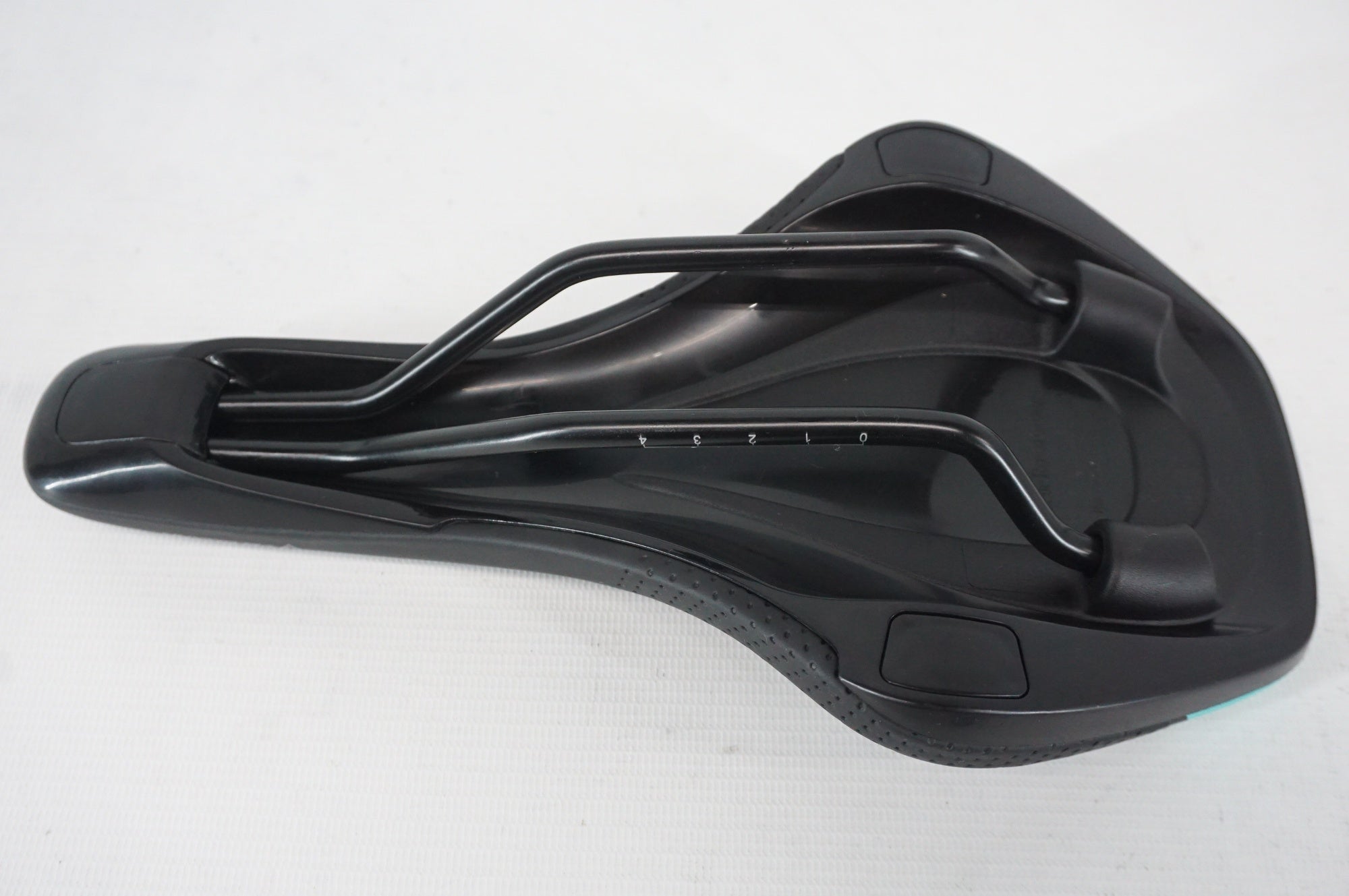 SELLE ROYAL 「セラロイヤル」 VELOMANN BIANCHI サドル / 阪急塚口店