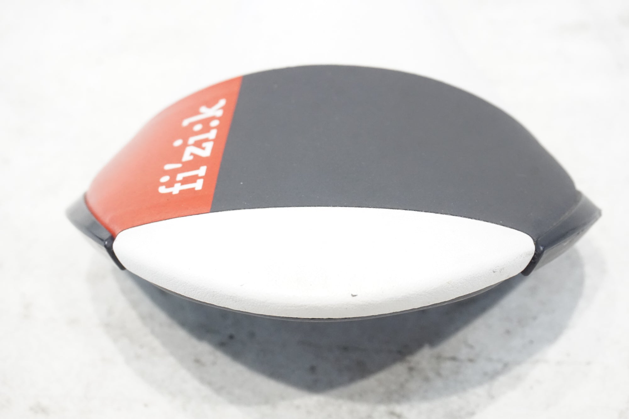 FIZIK 「フィジーク」 ALIANTE R3 カーボンレール サドル / 横浜