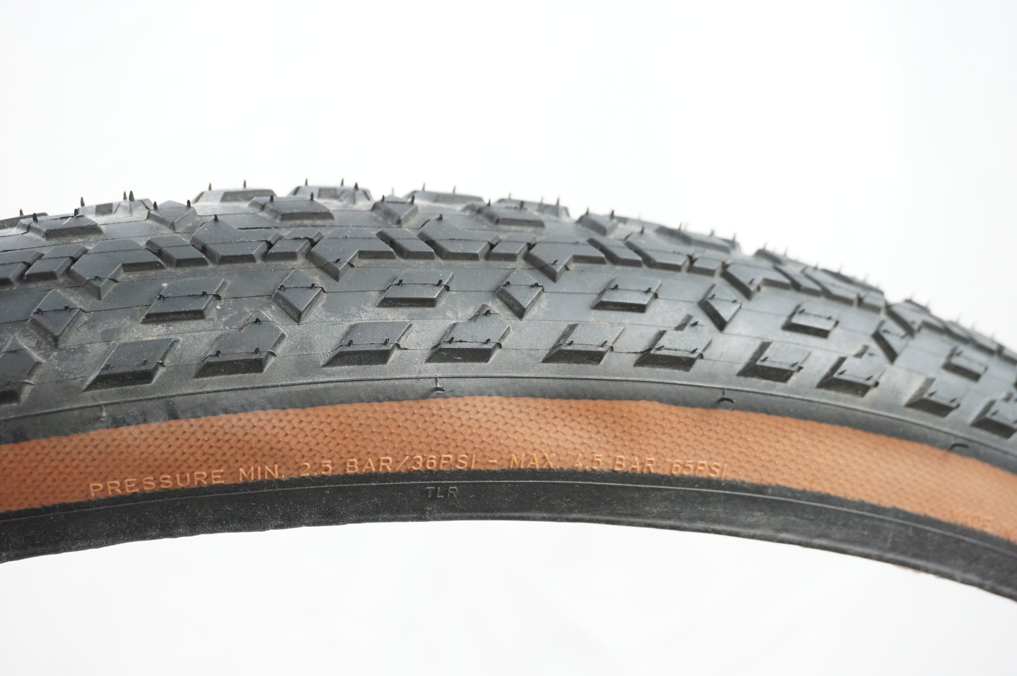 PIRELLI 「ピレリ」 CINTURATO GRAVEL M 27.5x1.8 タイヤ / 川越店