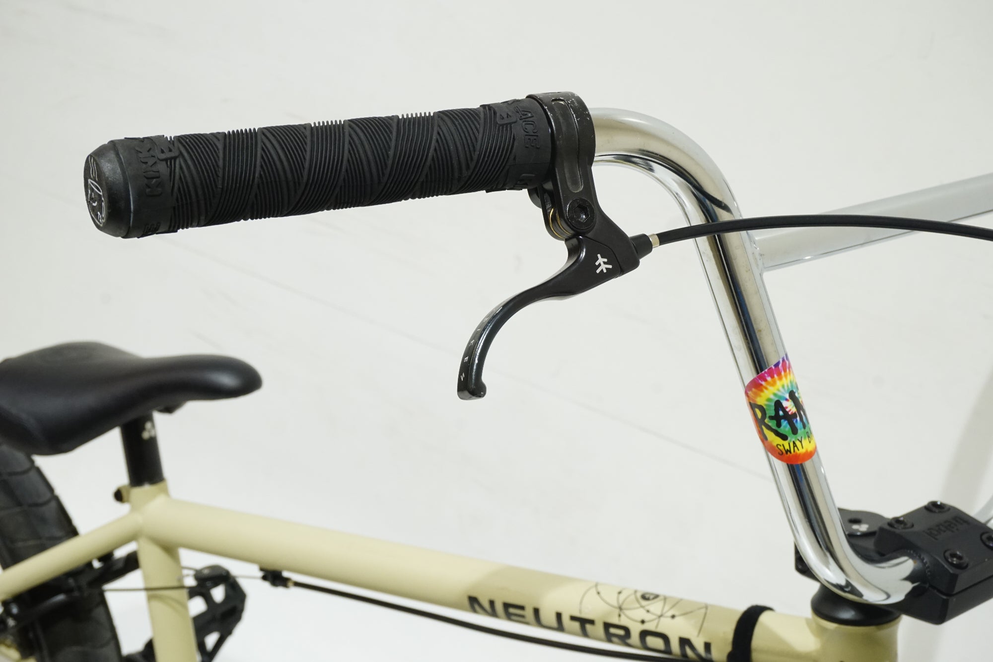 FLYBIKES 「フライバイクス」 NEUTRON 2017年モデル BMX / 浜松店