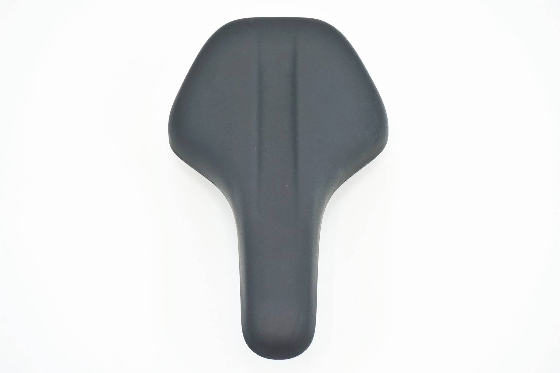 SELLE ROYAL 「セラロイヤル」 GROUP GIANTロゴ サドル / 有明ガーデン店