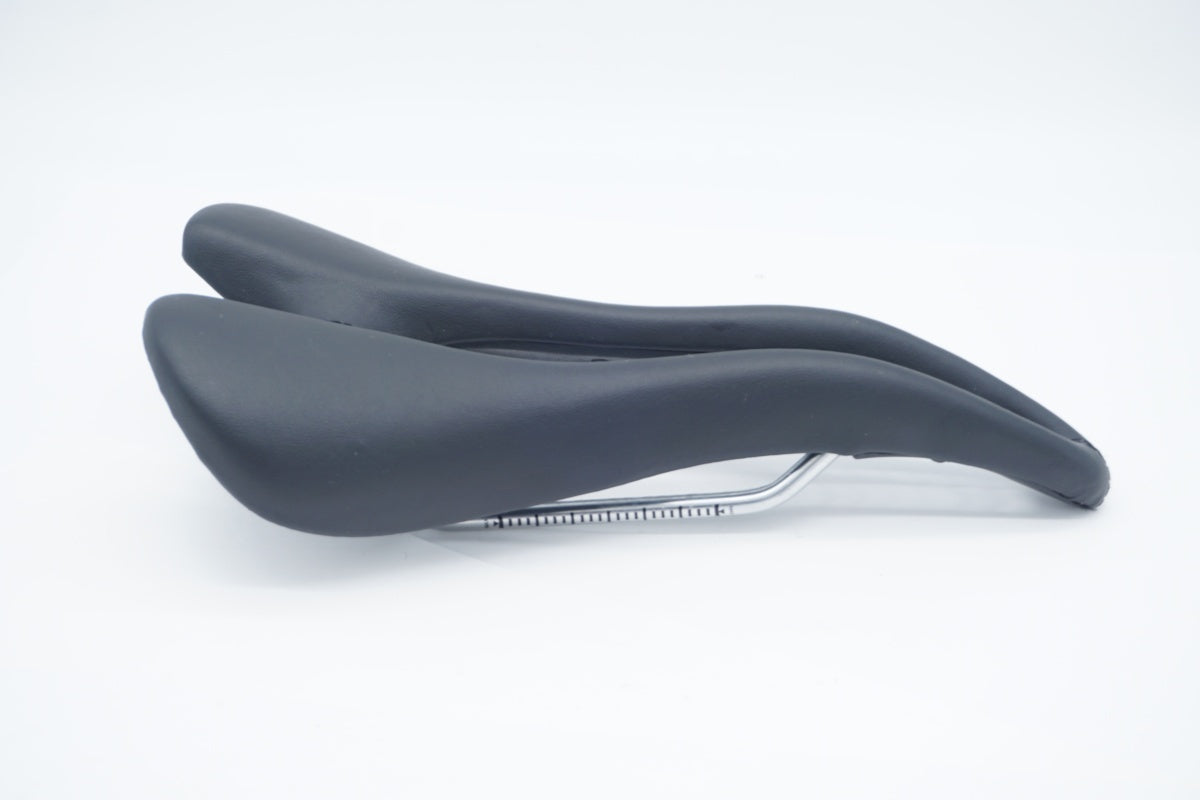 MONOII 「モノイー」 サドル / 京都八幡店