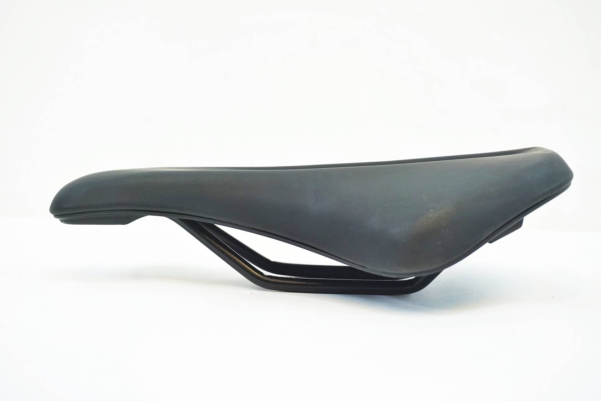 SELLE ROYAL 「セラロイヤル」 GROUP GIANTロゴ サドル / 有明ガーデン店