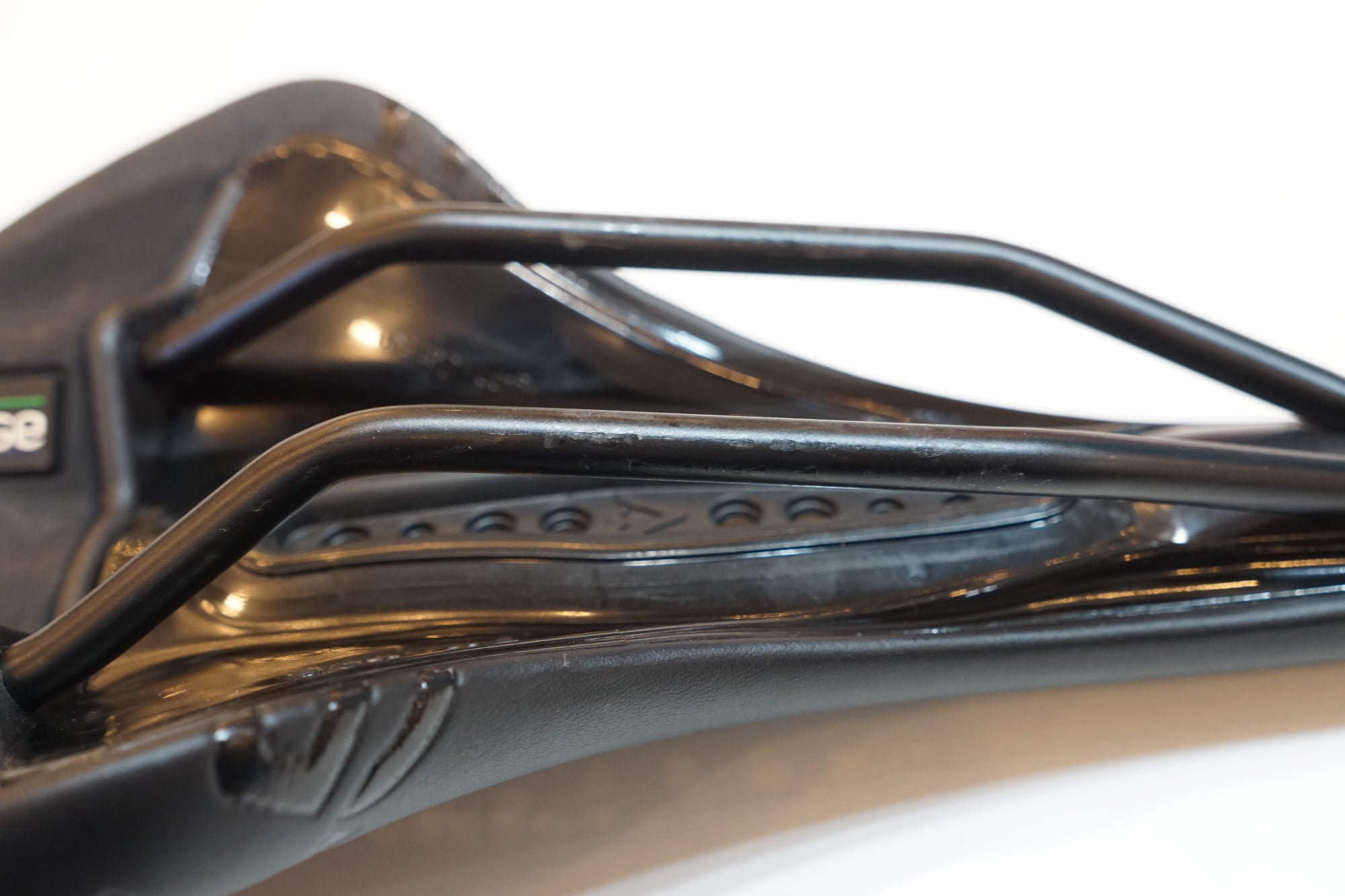 ASTVTE 「アスチュート」 STAR LINE VT サドル / バイチャリ浦和ベース