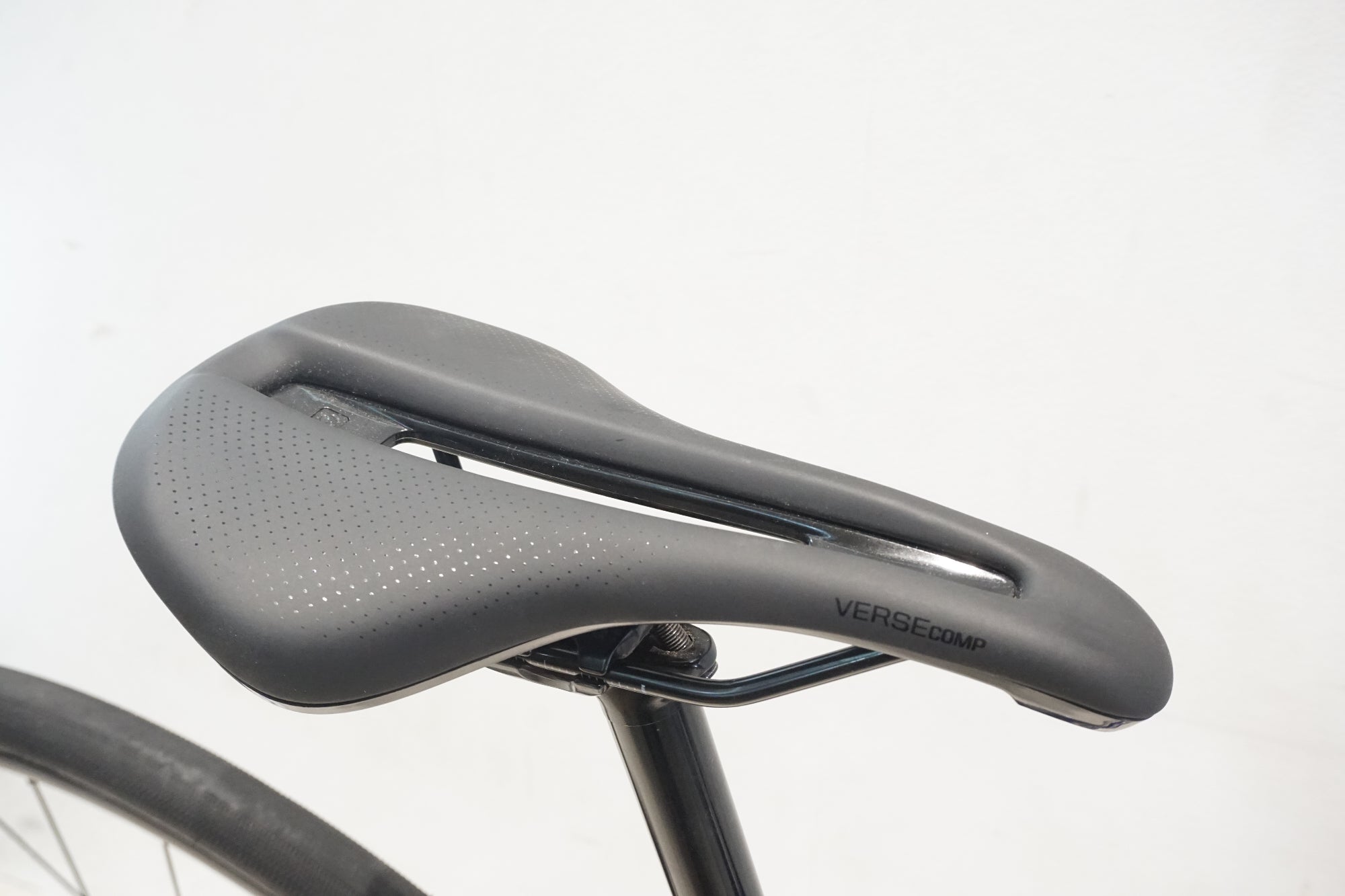 TREK 「トレック」 DOMANE AL2 DISC 2023年モデル ロードバイク / 横浜