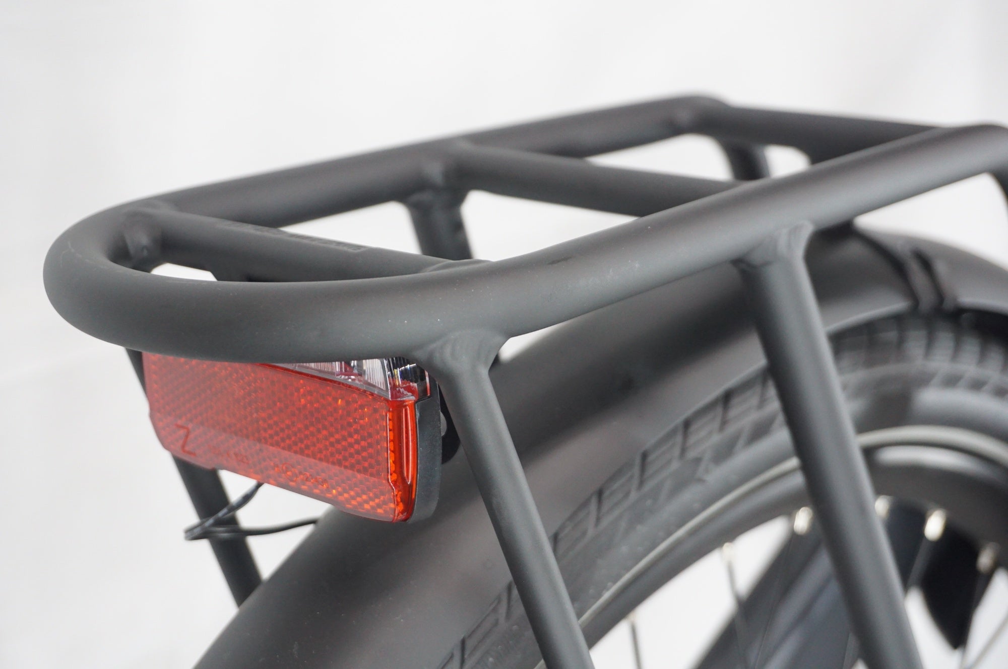 BESV 「ベスビー」 CF1 LINO 2025年モデル 26インチ 電動アシスト自転車 / 阪急塚口店