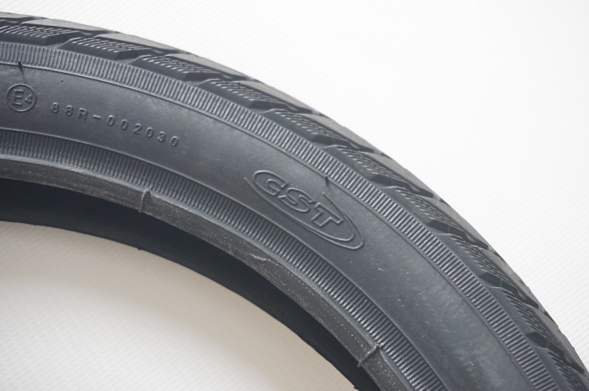 CST 「シーエスティー」 14×1.75 タイヤセット / 福岡店