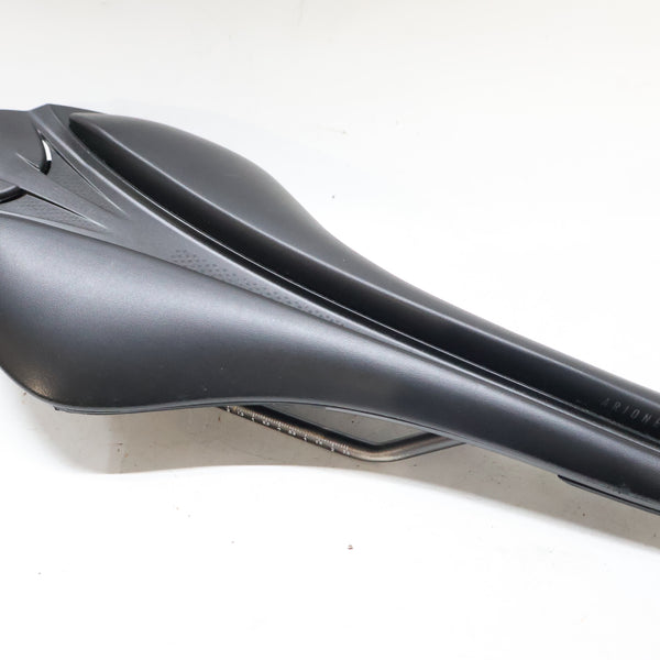FIZIK 「フィジーク」 ARIONE R3 VERSUS EVO KIUMレール サドル